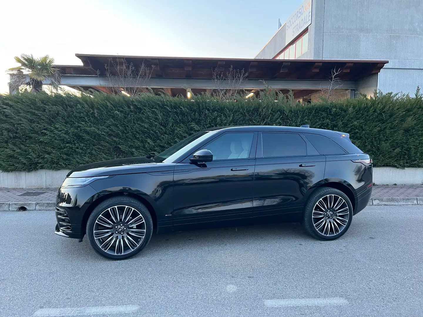 Land Rover Range Rover Velar 2.0 Si4 250 CV R-Dynam Nero - 1