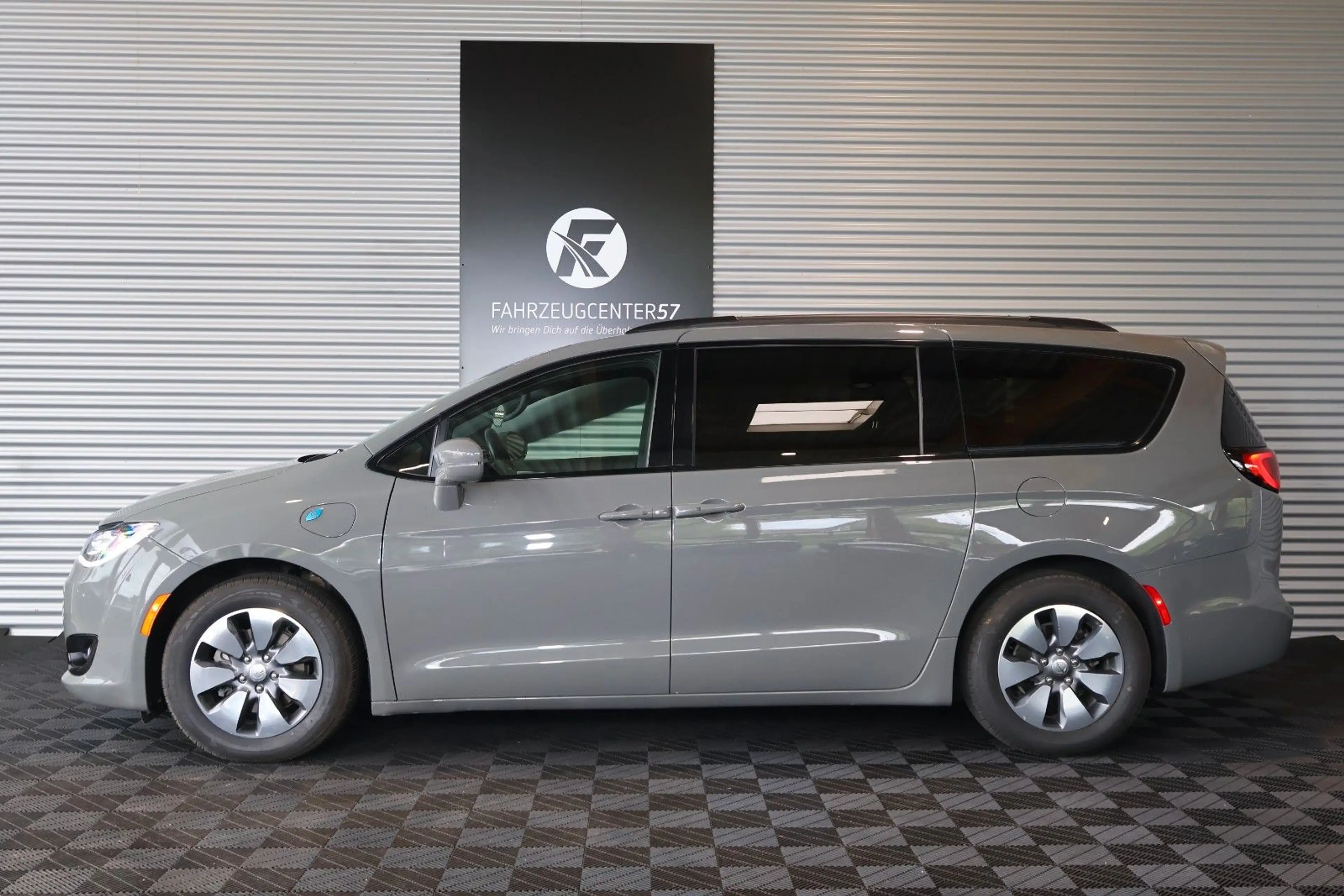 Chrysler Pacifica S 3.6L E-HYBRID/7-SITZER/H&K/TV/KAMERA — photo 2