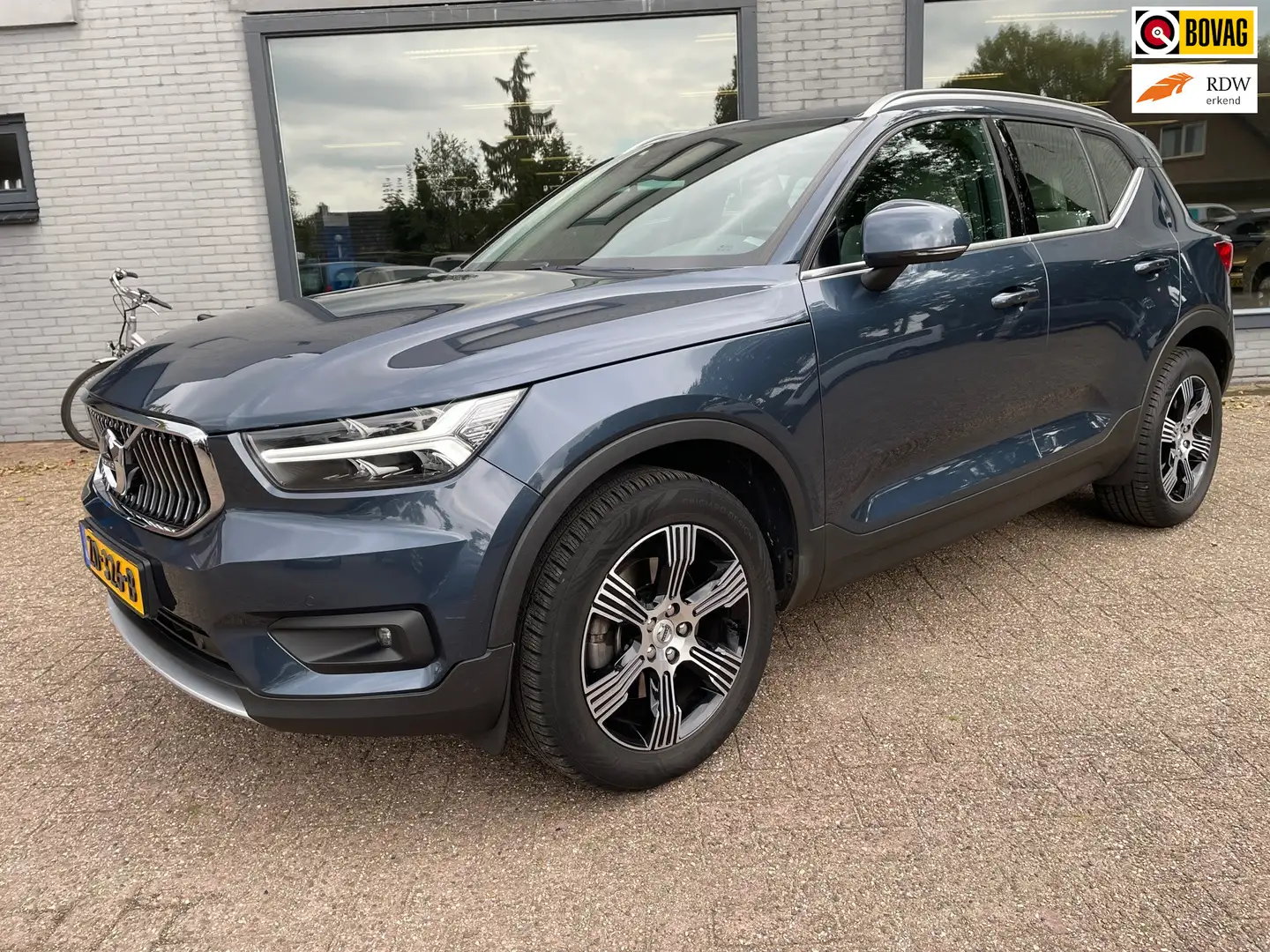 Volvo XC40 2.0 T4 Inscription | Wegklapbare trekhaak | Denim Blau - 1