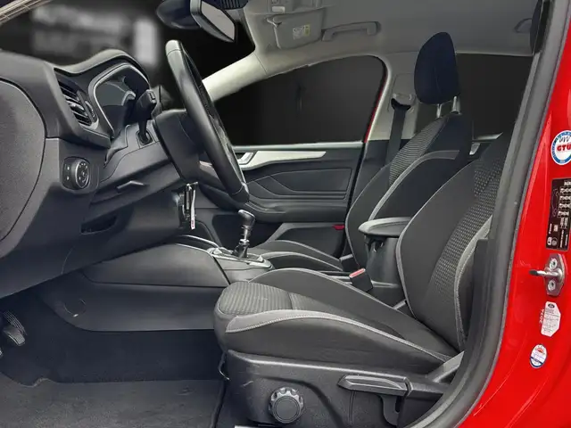 Ford Focus view 15