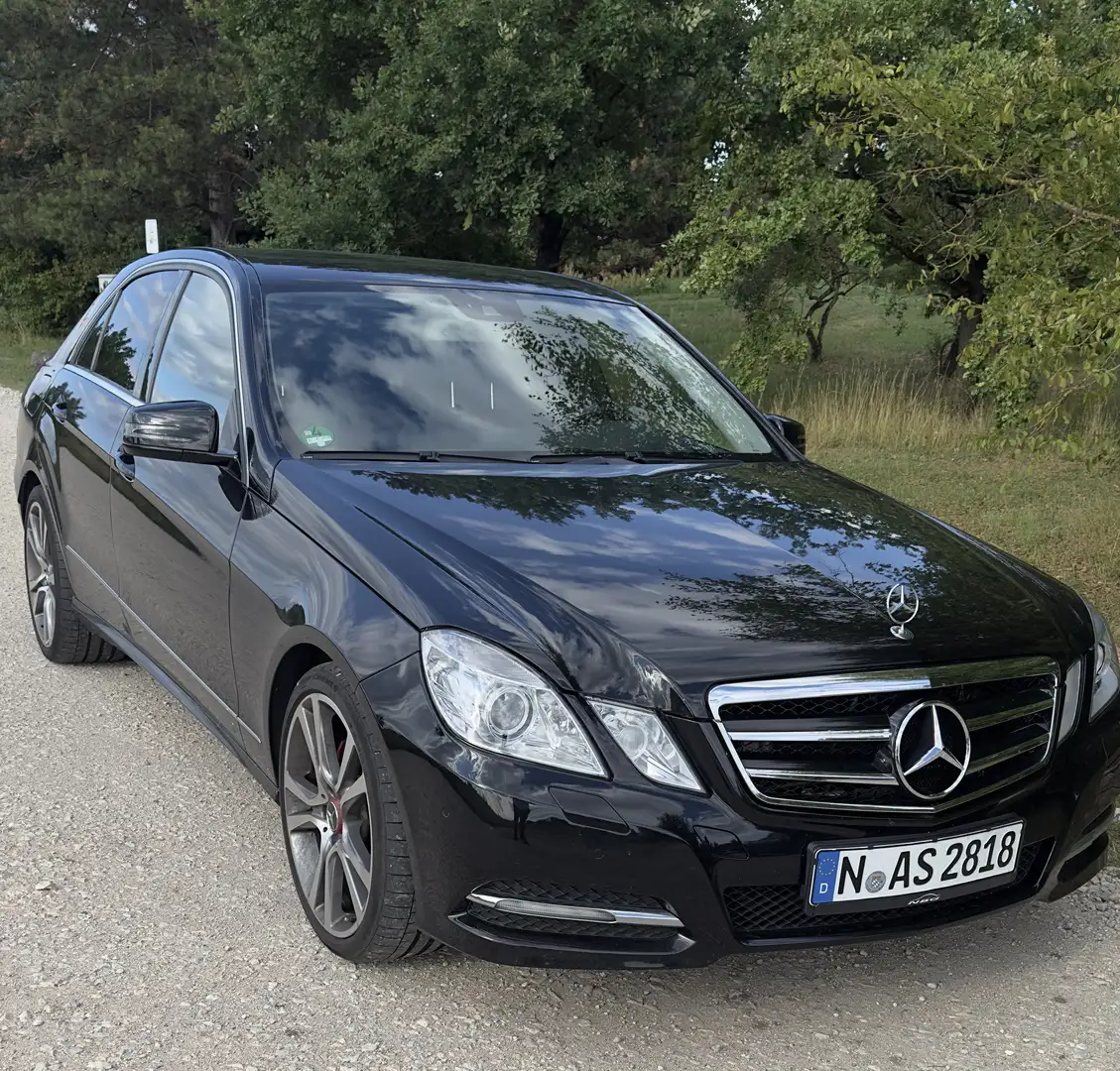 Mercedes-Benz E 300 V6 DIESEL, TOP GEPFLEGT, SCHECKHEFT Schwarz - 2