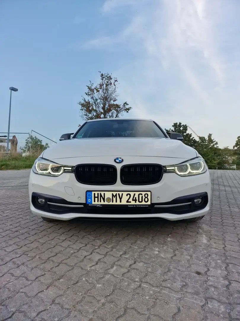 BMW 320 320d Aut. Sport Line Baujahr 2016 Weiß - 1