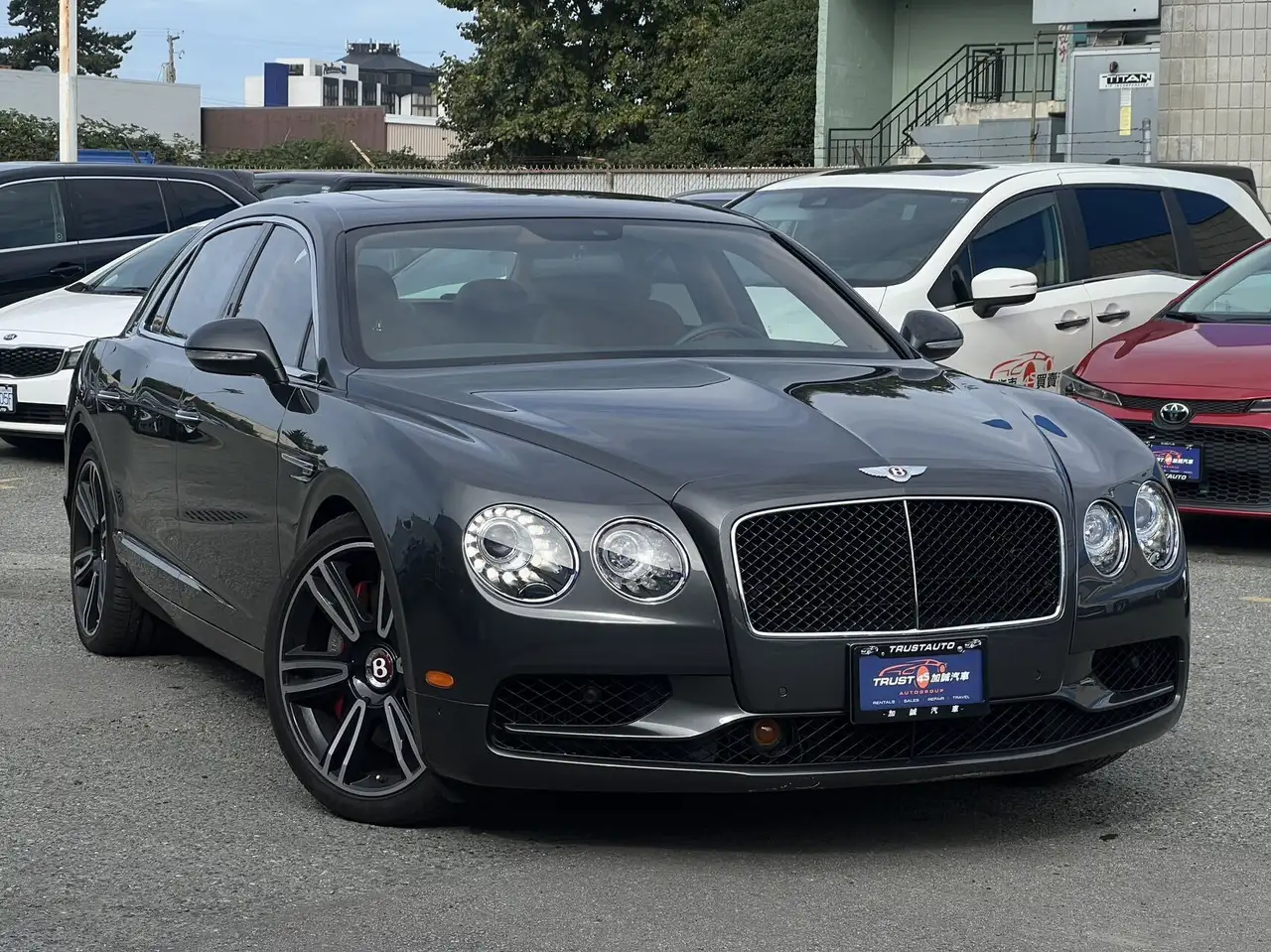 Bentley Flying Spur снимка Bentley Flying Spur