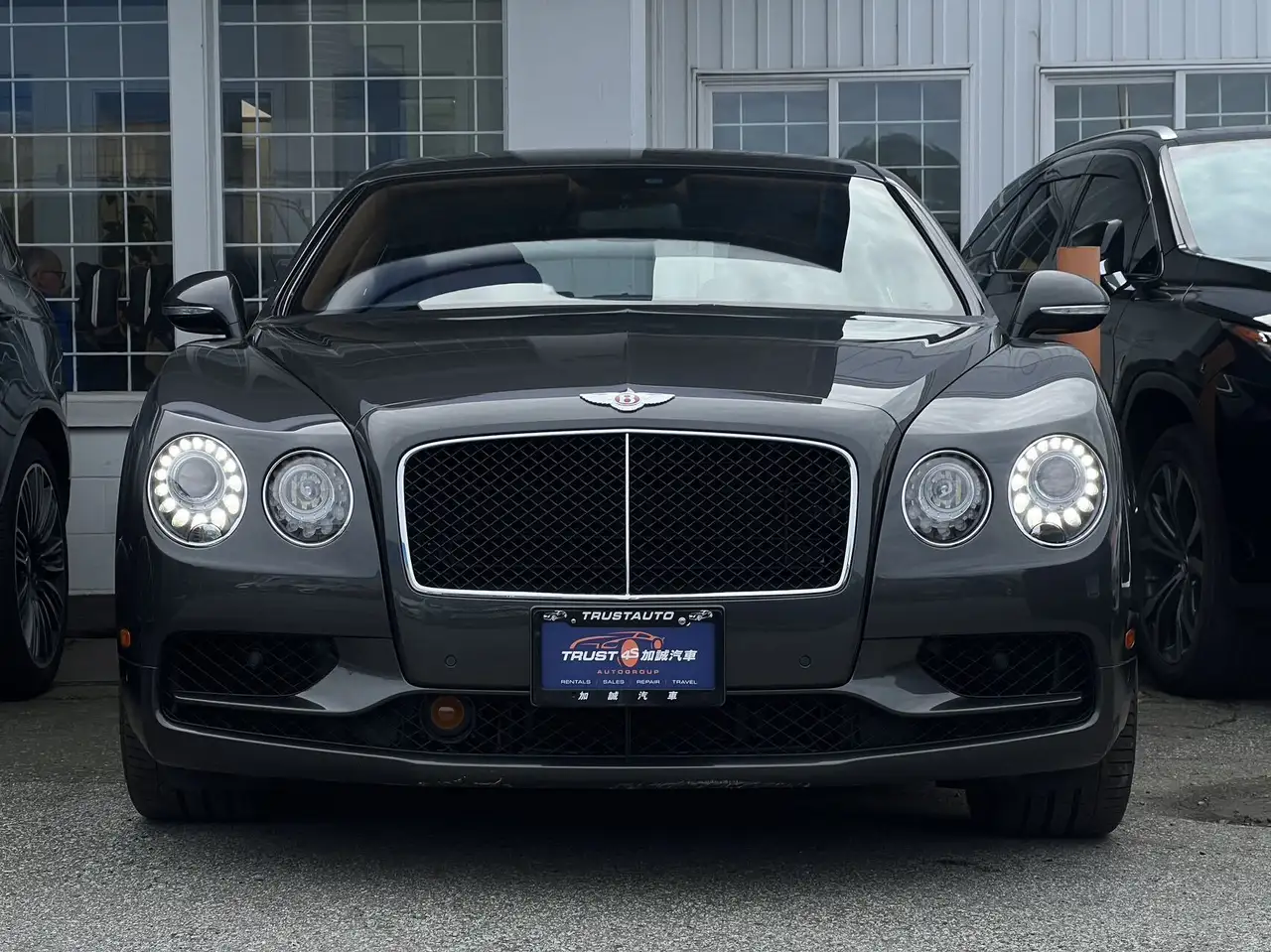 Bentley Flying Spur снимка Bentley Flying Spur