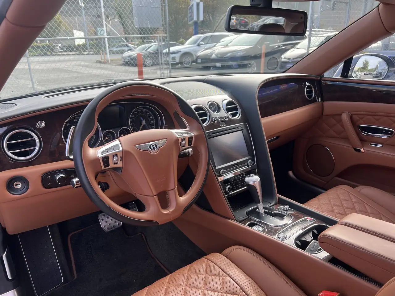 Bentley Flying Spur снимка Bentley Flying Spur