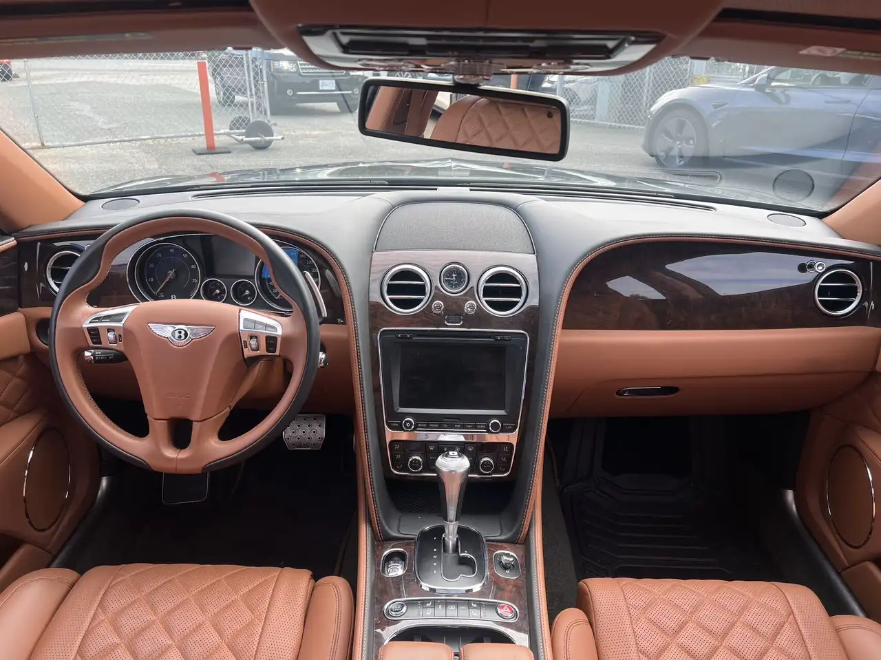 Bentley Flying Spur снимка Bentley Flying Spur