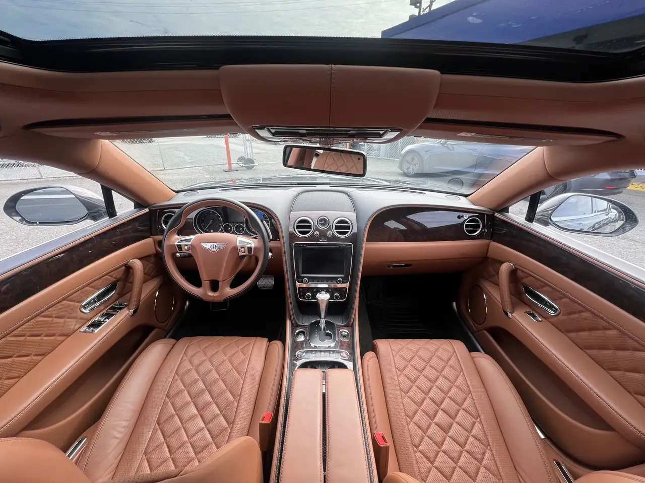 Bentley Flying Spur снимка Bentley Flying Spur