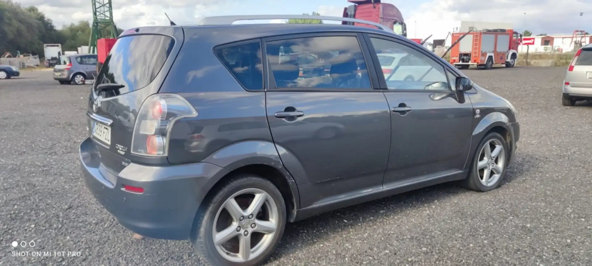 Toyota Corolla Verso 2.2D4D Sport 177 Gris - 2