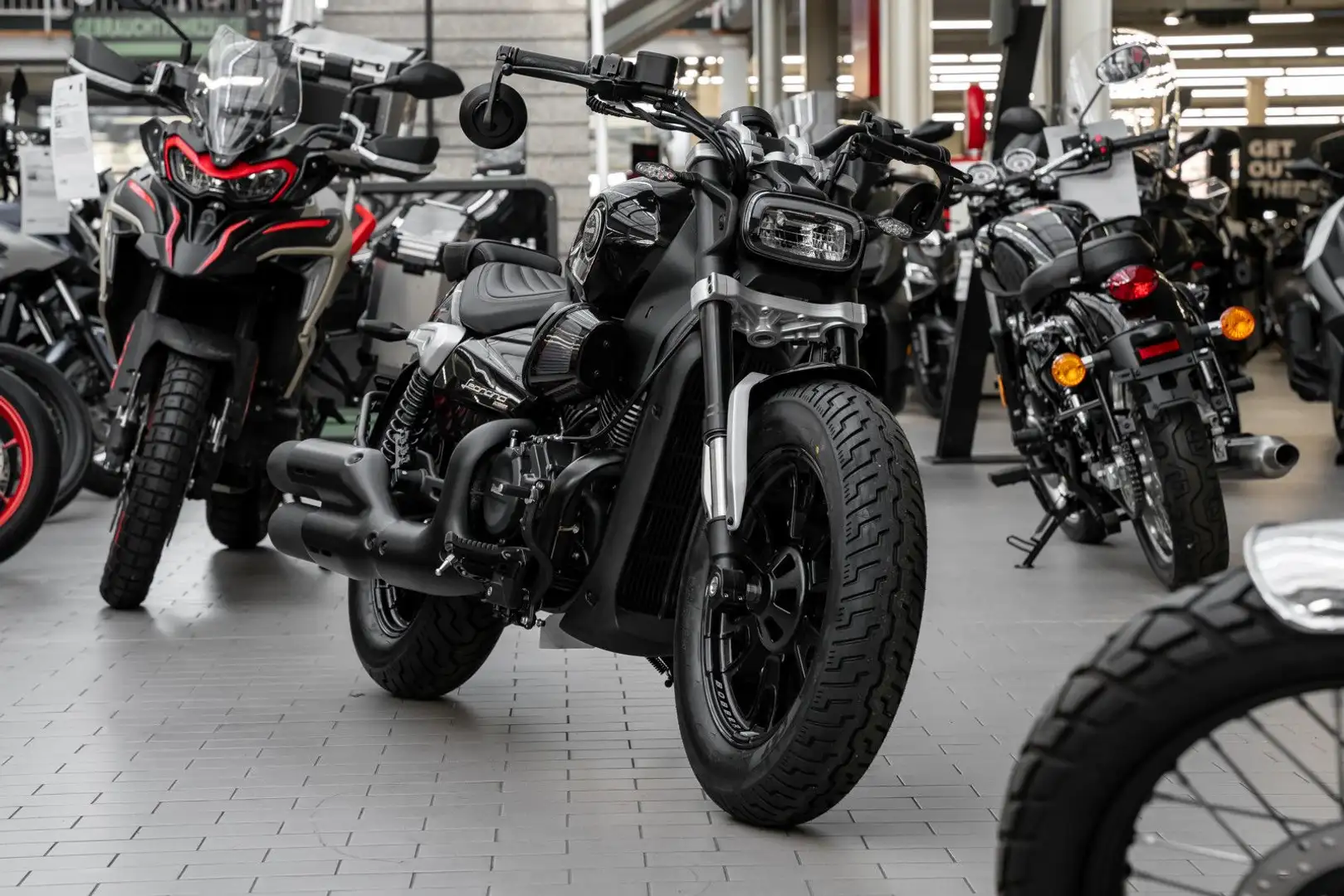 Benelli Leoncino Bobber 400 ABS, sofort lieferbar Noir - 2