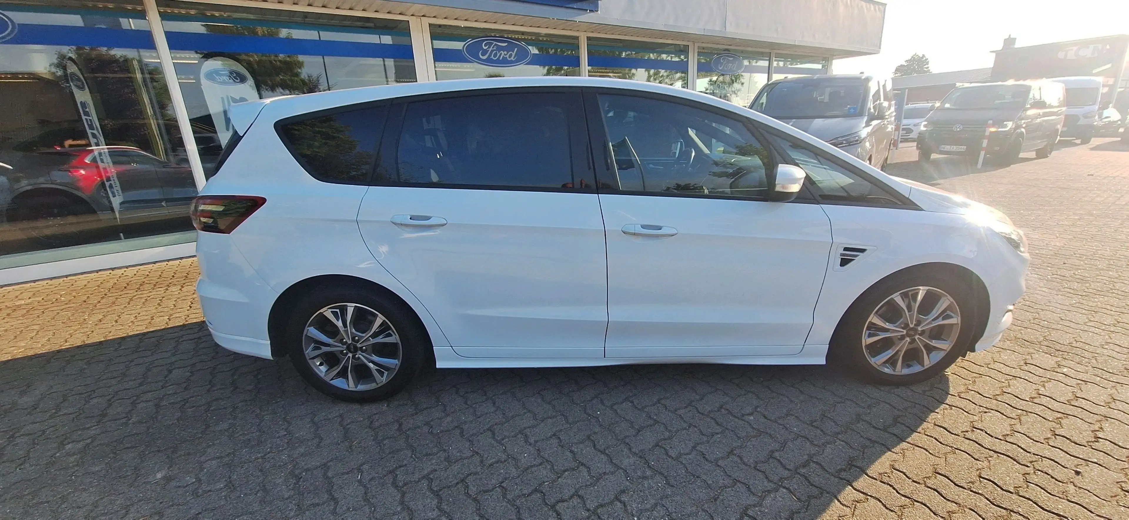 Ford S-Max ST-Line — photo 6
