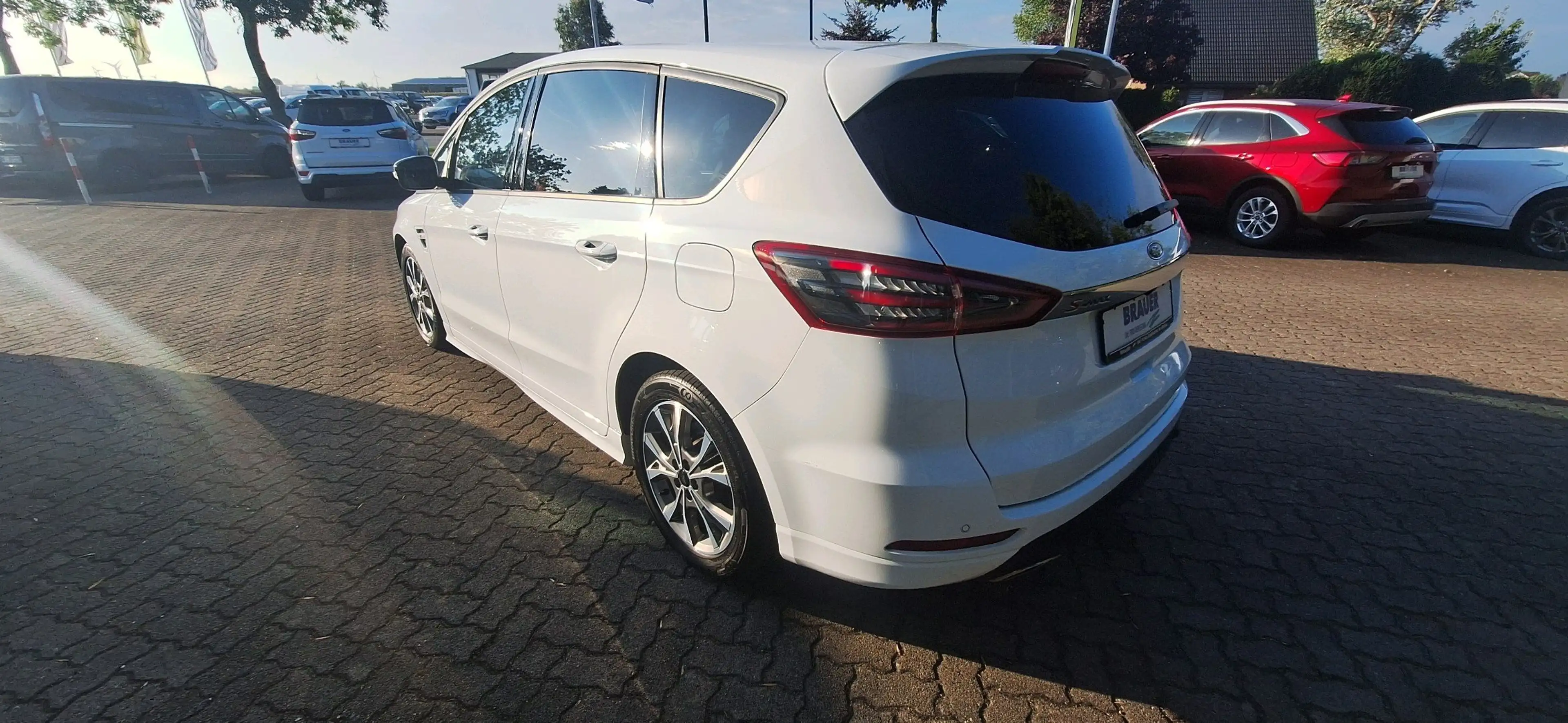 Ford S-Max ST-Line — photo 3
