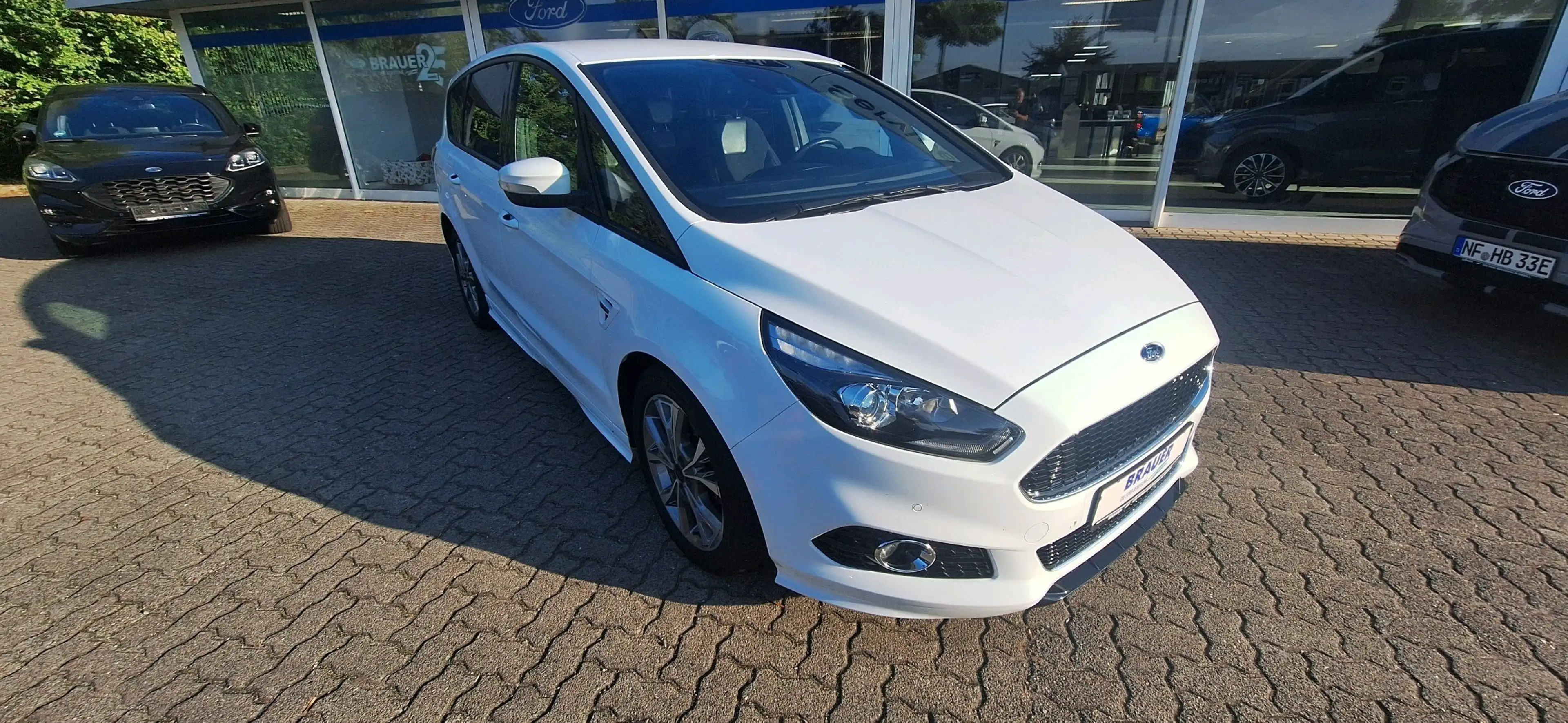 Ford S-Max ST-Line — photo 7