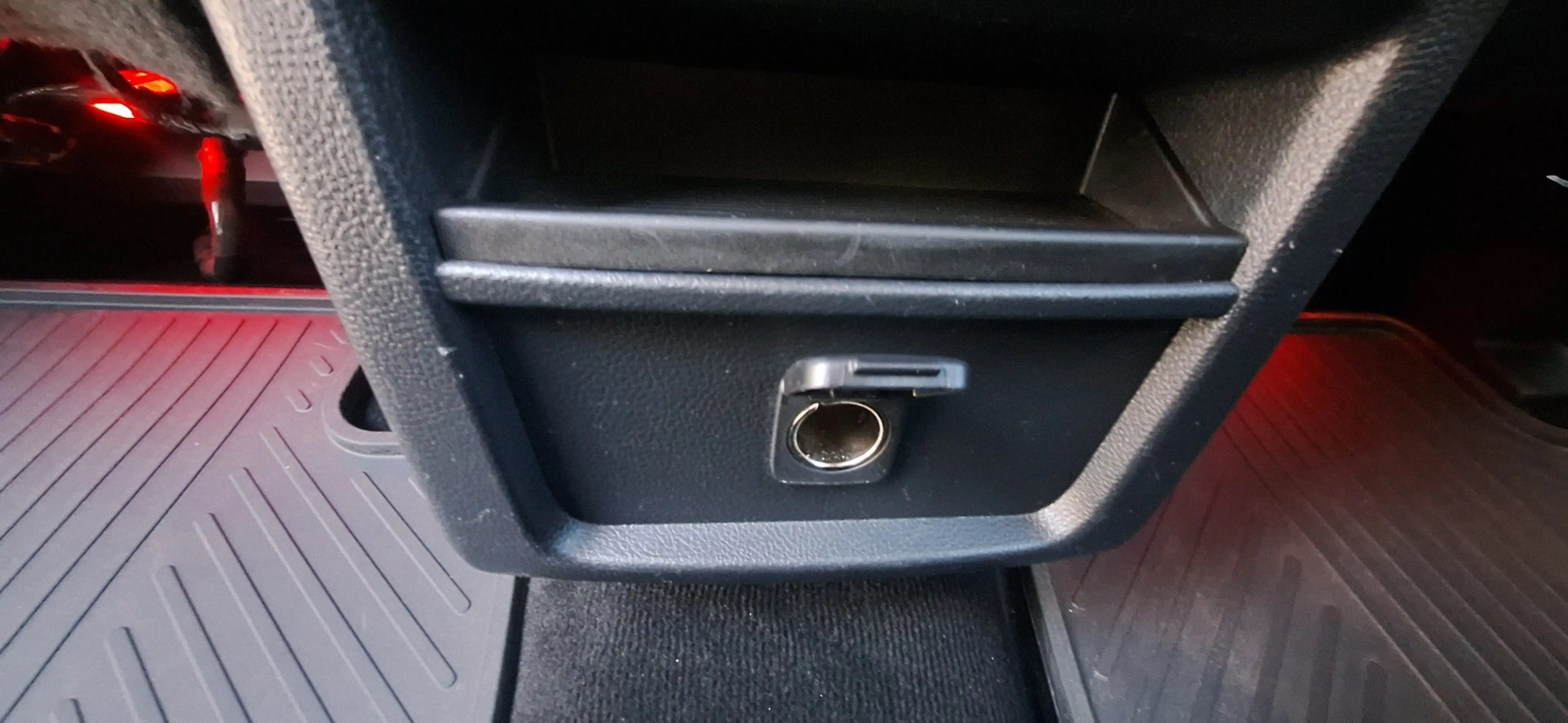 Ford S-Max ST-Line — photo 13