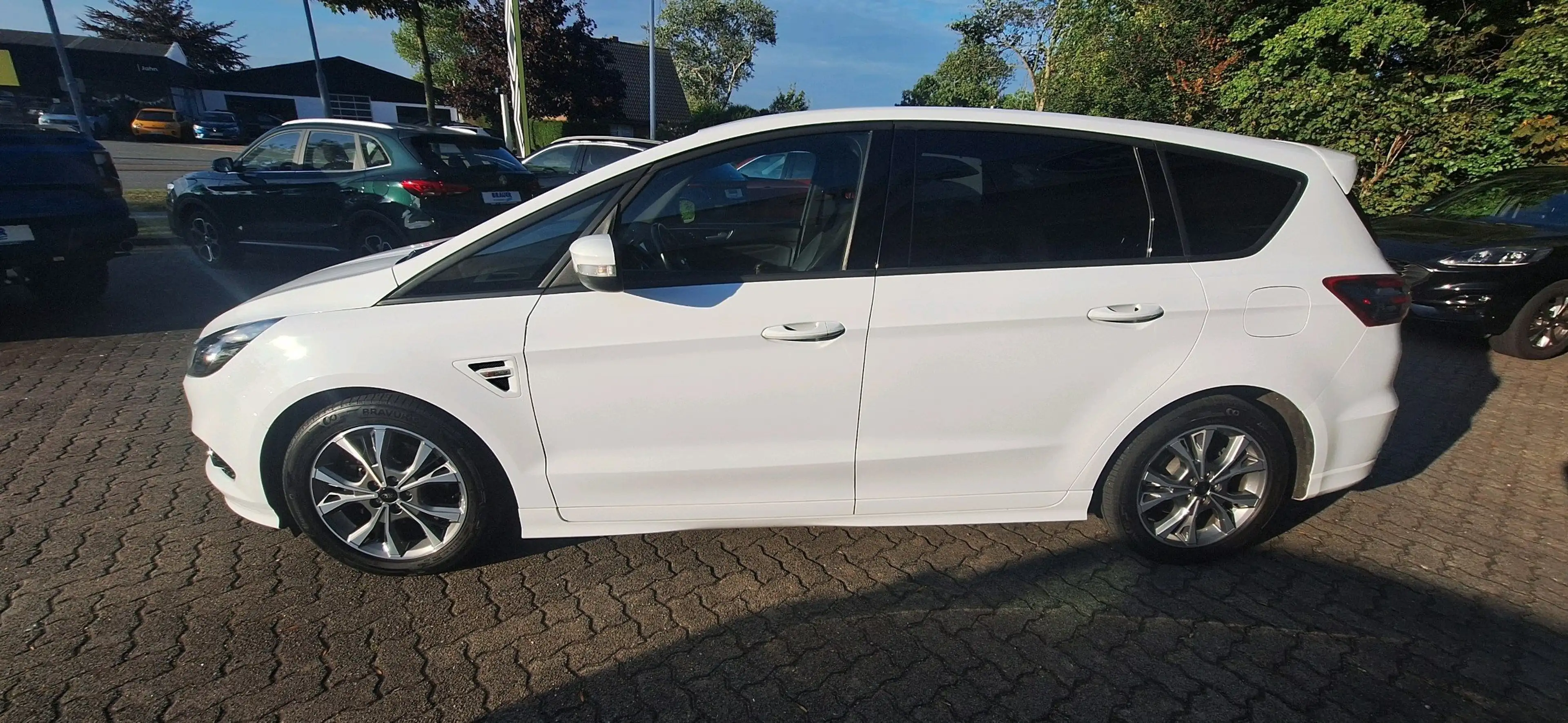 Ford S-Max ST-Line — photo 2