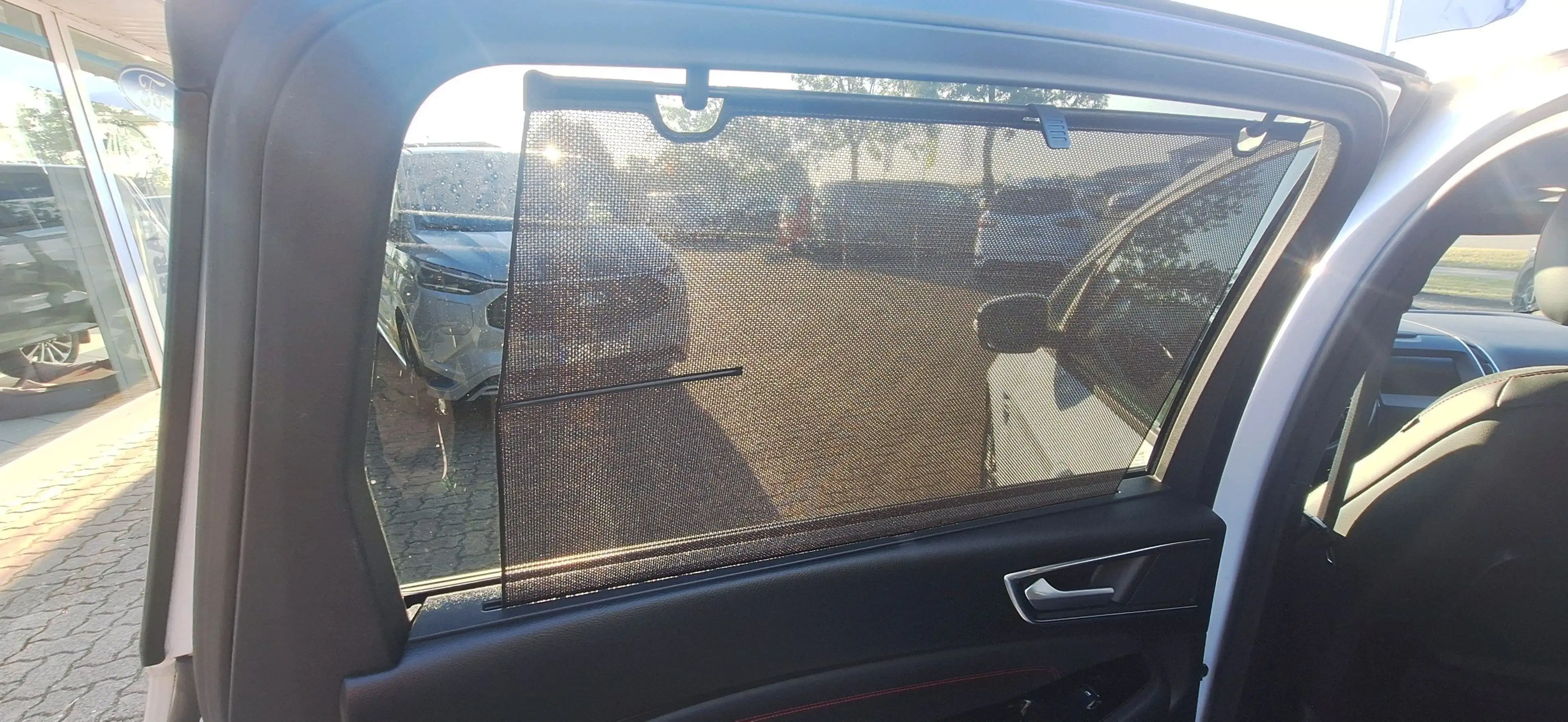 Ford S-Max ST-Line — photo 15