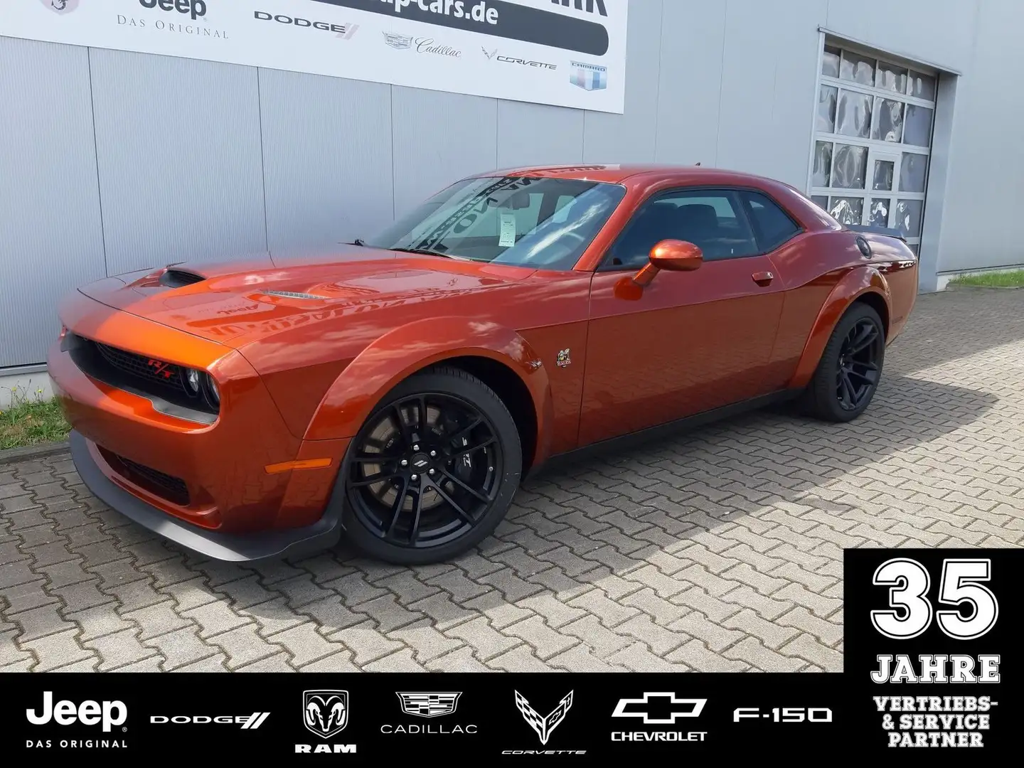 Dodge Challenger R/T Scat Pack 6.4 V8 Widebody Oranje - 1
