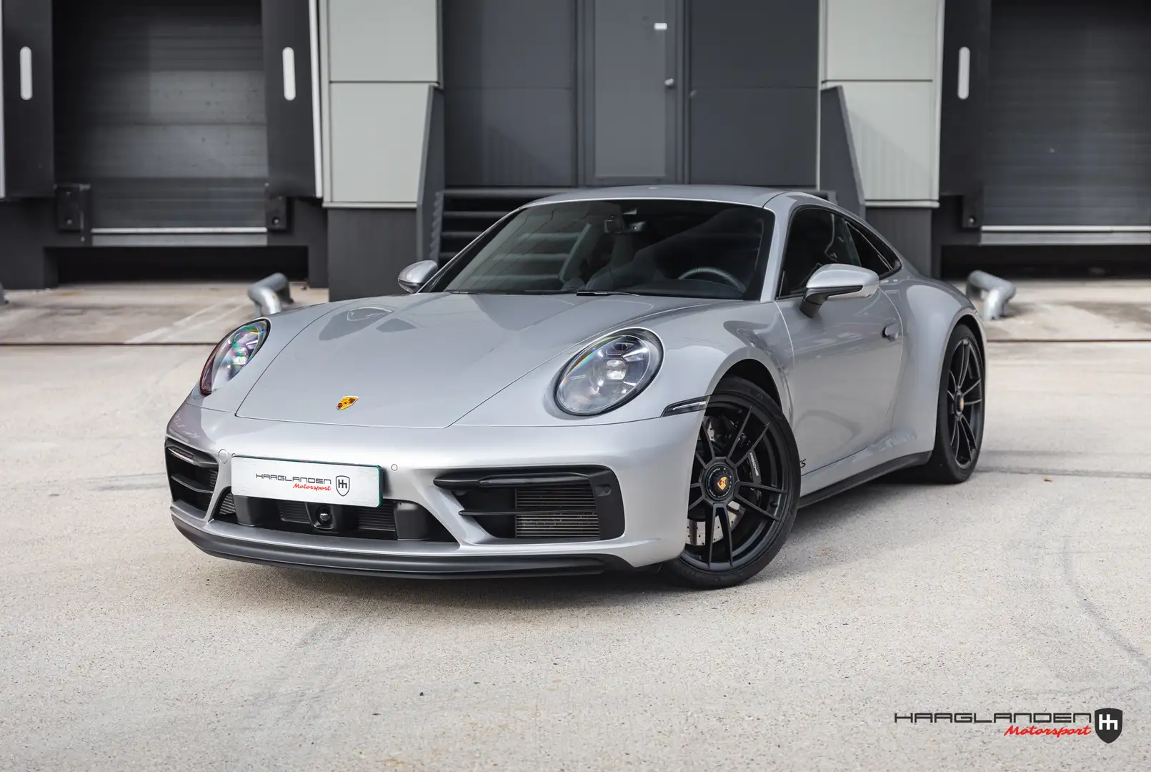 Porsche 992 911/992 3.0 Carrera 4 GTS Grau - 1