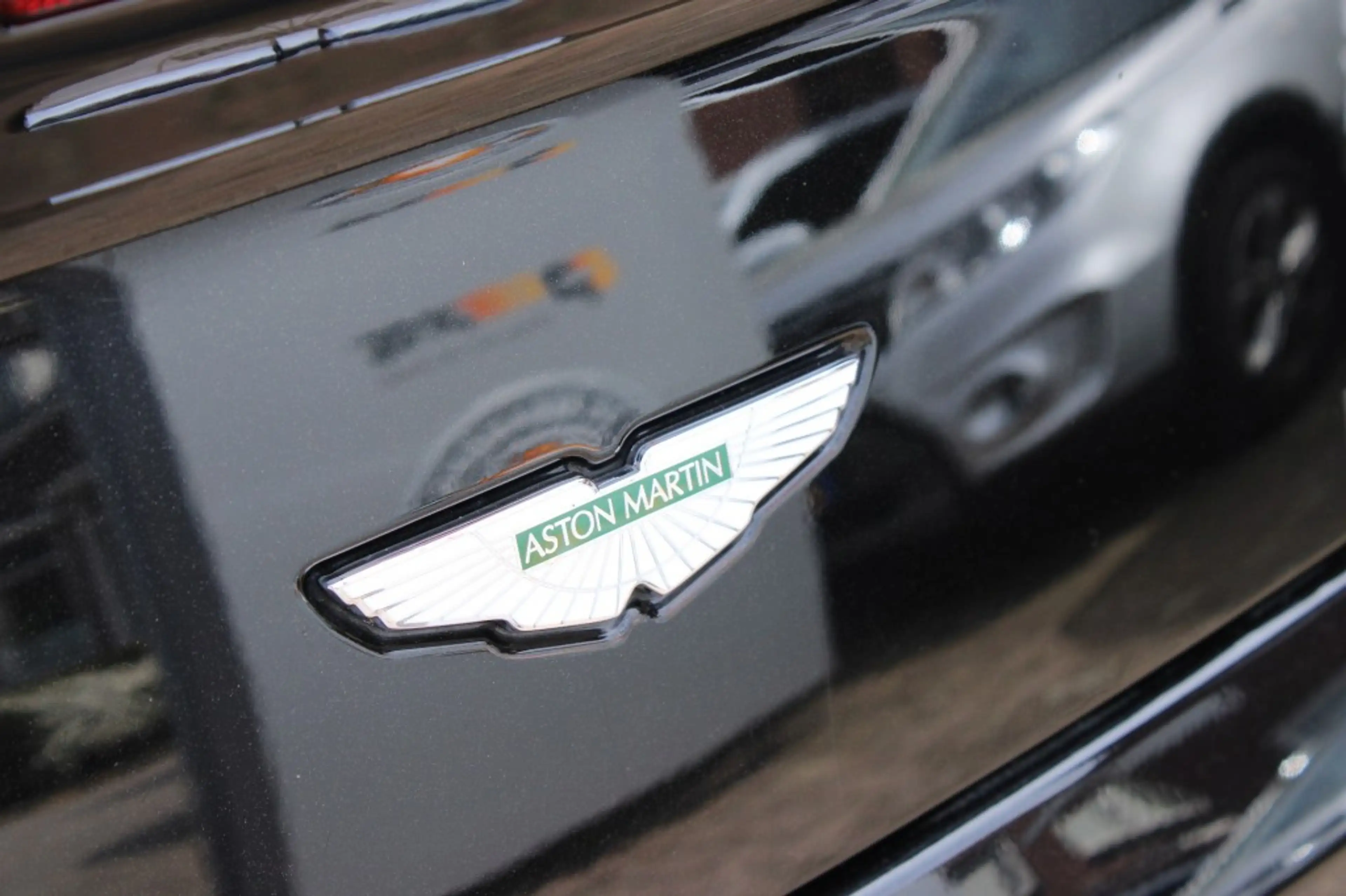Aston Martin Vantage 4.3 V8 SPORTSHIFT — photo 10