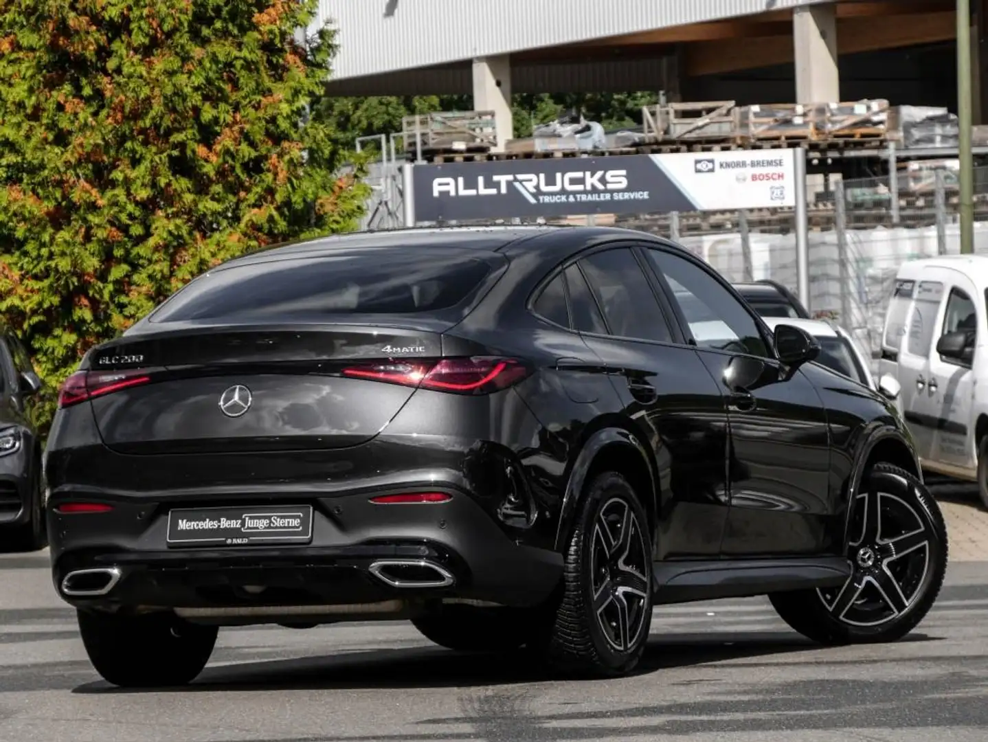 Mercedes-Benz GLC 200 4MATIC Coupé AMG-Sport/Pano/360/LED/Navi Grijs - 2