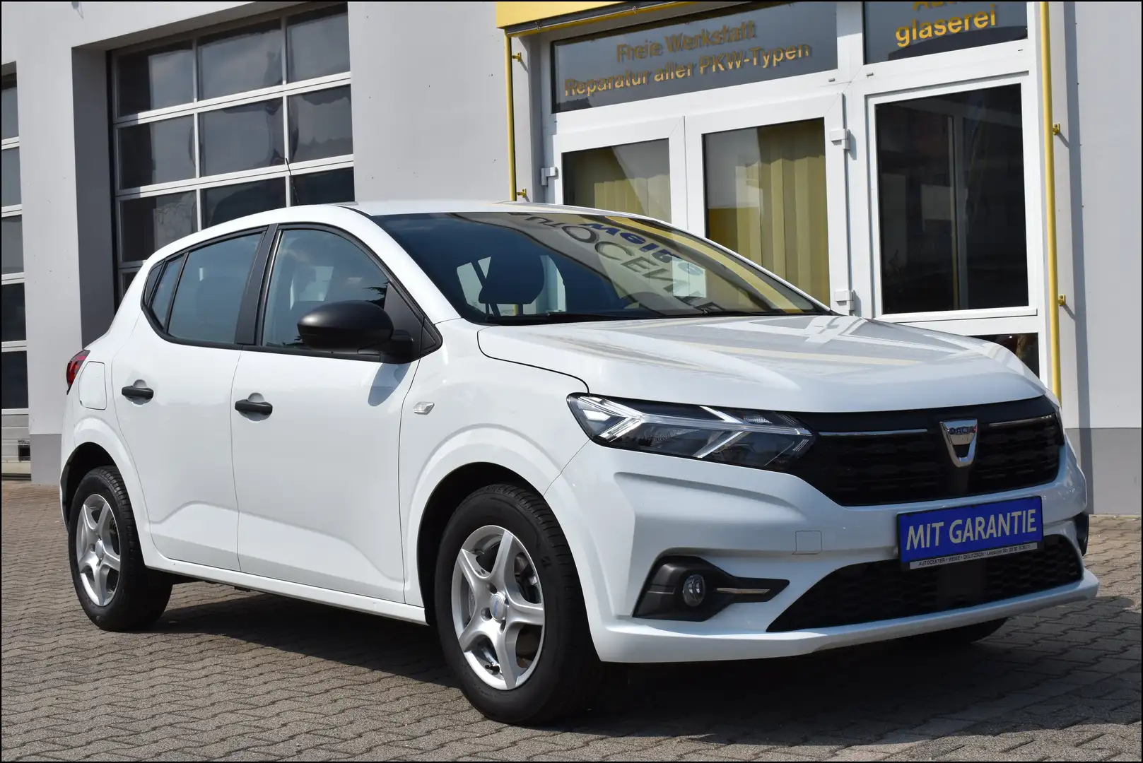Dacia Sandero Essential 1.-Hand Klima TÜV-Neu GARANTIE Weiß - 2