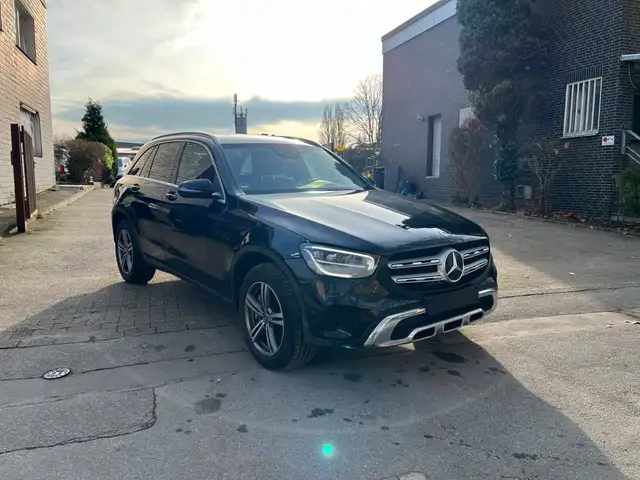Mercedes-Benz GLC 300 e 4Matic *KAM*SHZ*NAVI*LED*CARPLAY*1.H*