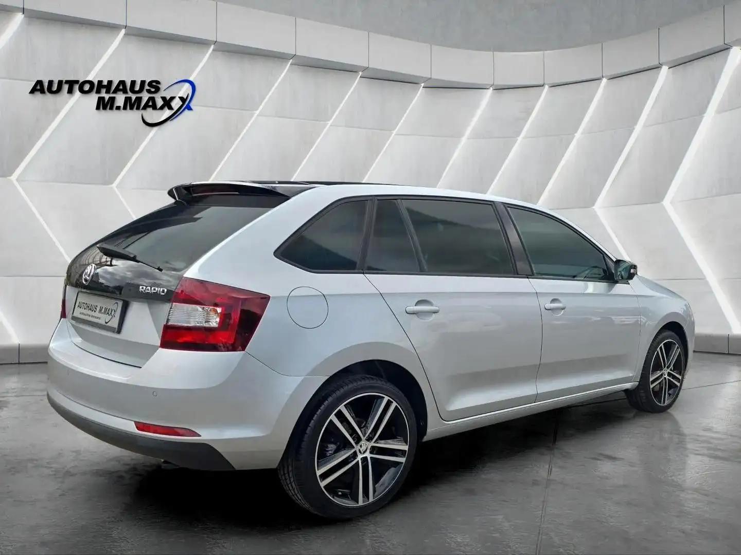 Skoda Rapid/Spaceback Spaceback Emotion Plus 1.Hand Pano Sitzh. Silber - 2