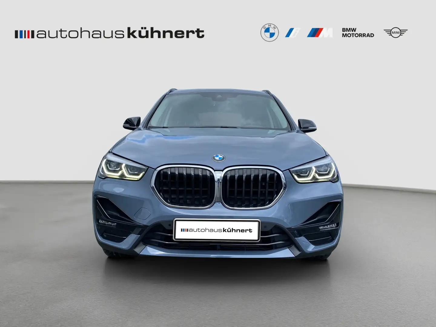 BMW X1 sDrive18d Sport Line LED PanoSD SpurAss AHK Grijs - 2