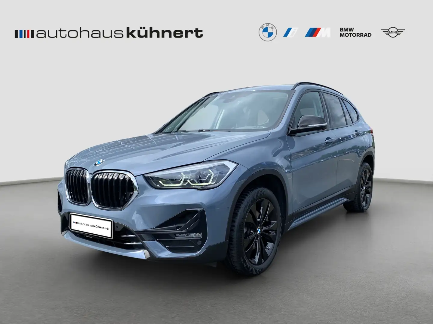 BMW X1 sDrive18d Sport Line LED PanoSD SpurAss AHK Grijs - 1