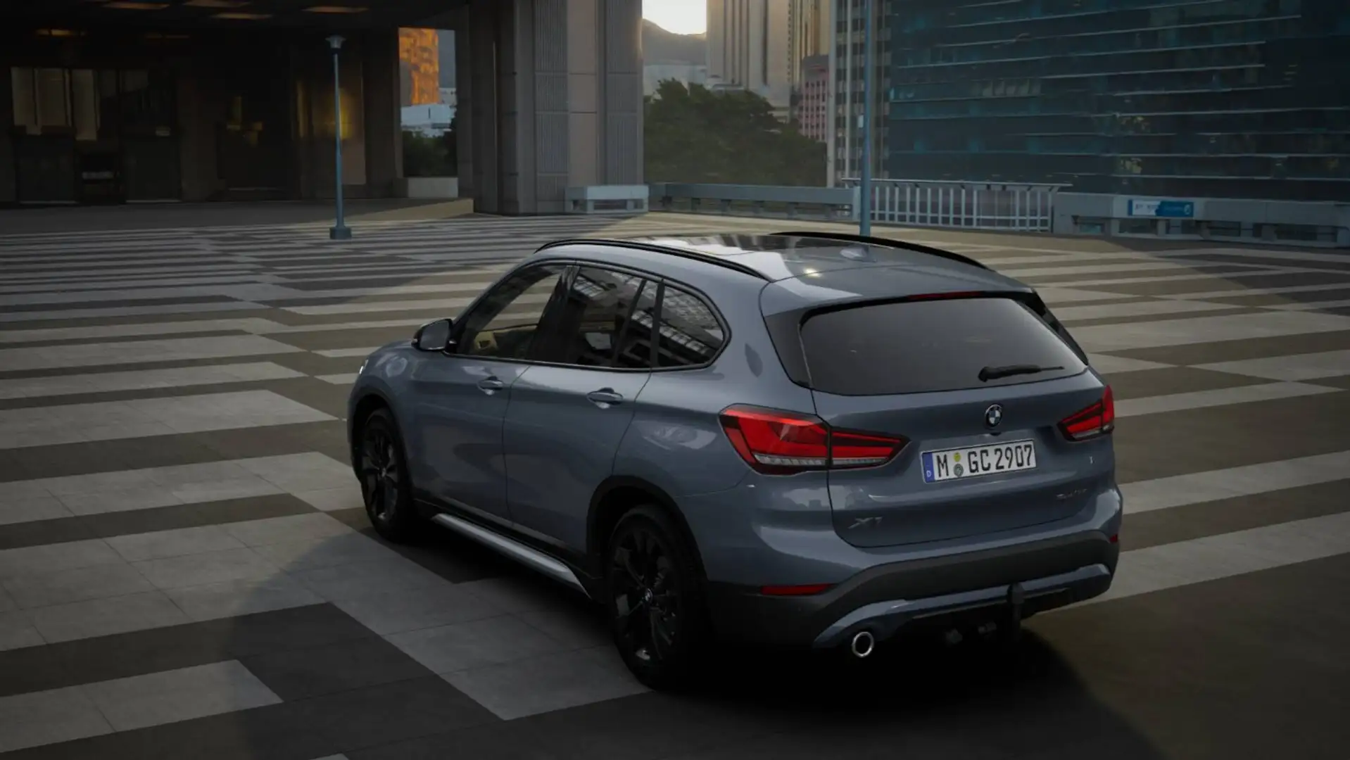 BMW X1 sDrive18d Sport Line LED PanoSD SpurAss AHK Grijs - 2