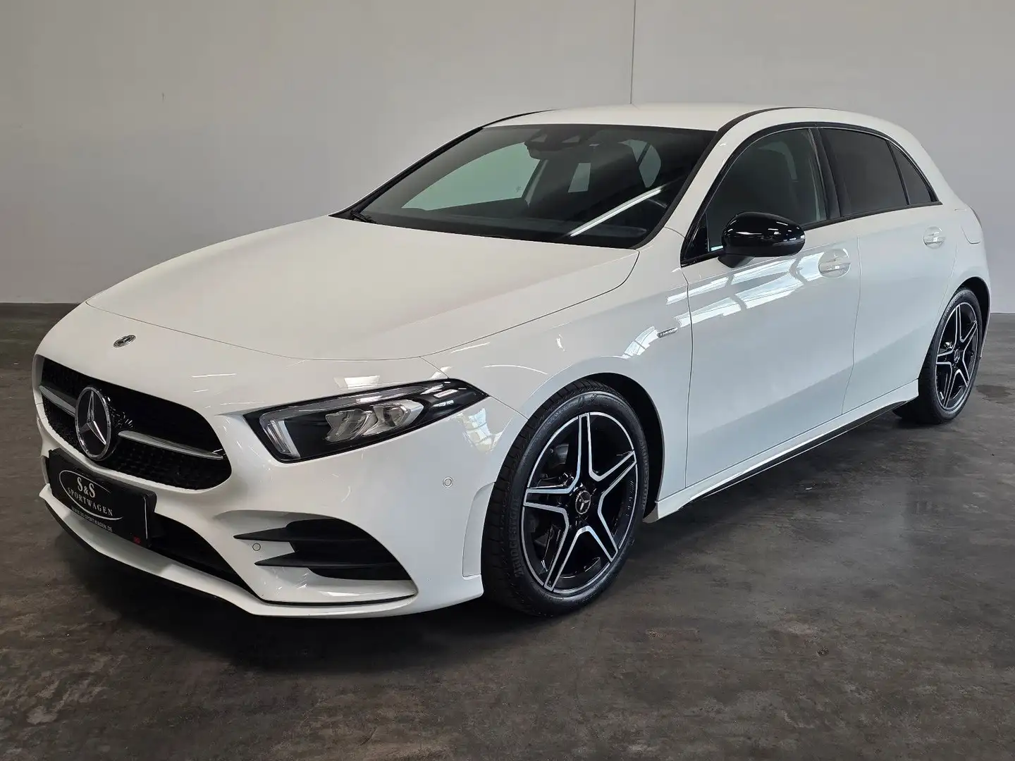 Mercedes-Benz A 180 A-Klasse A 180 d Edition AMG Line*1.Hand/LED* Blanc - 2