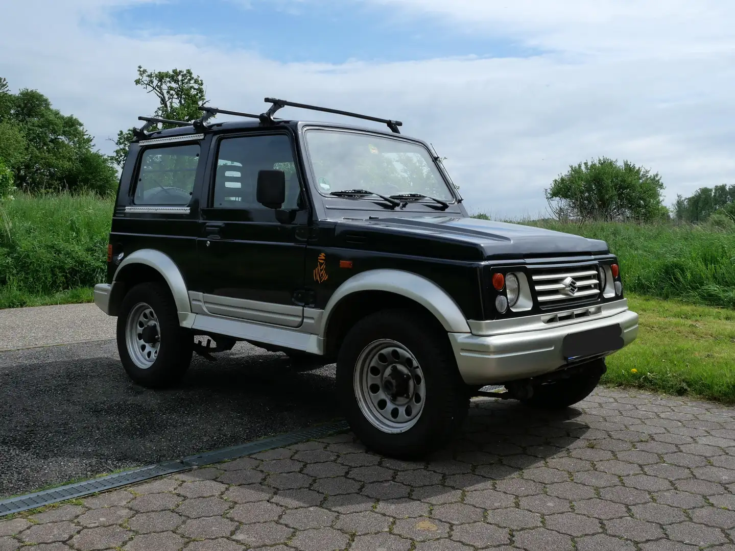 Suzuki Samurai 1.3l Benzin I Allrad & Untersetzung I gepflegt Schwarz - 1