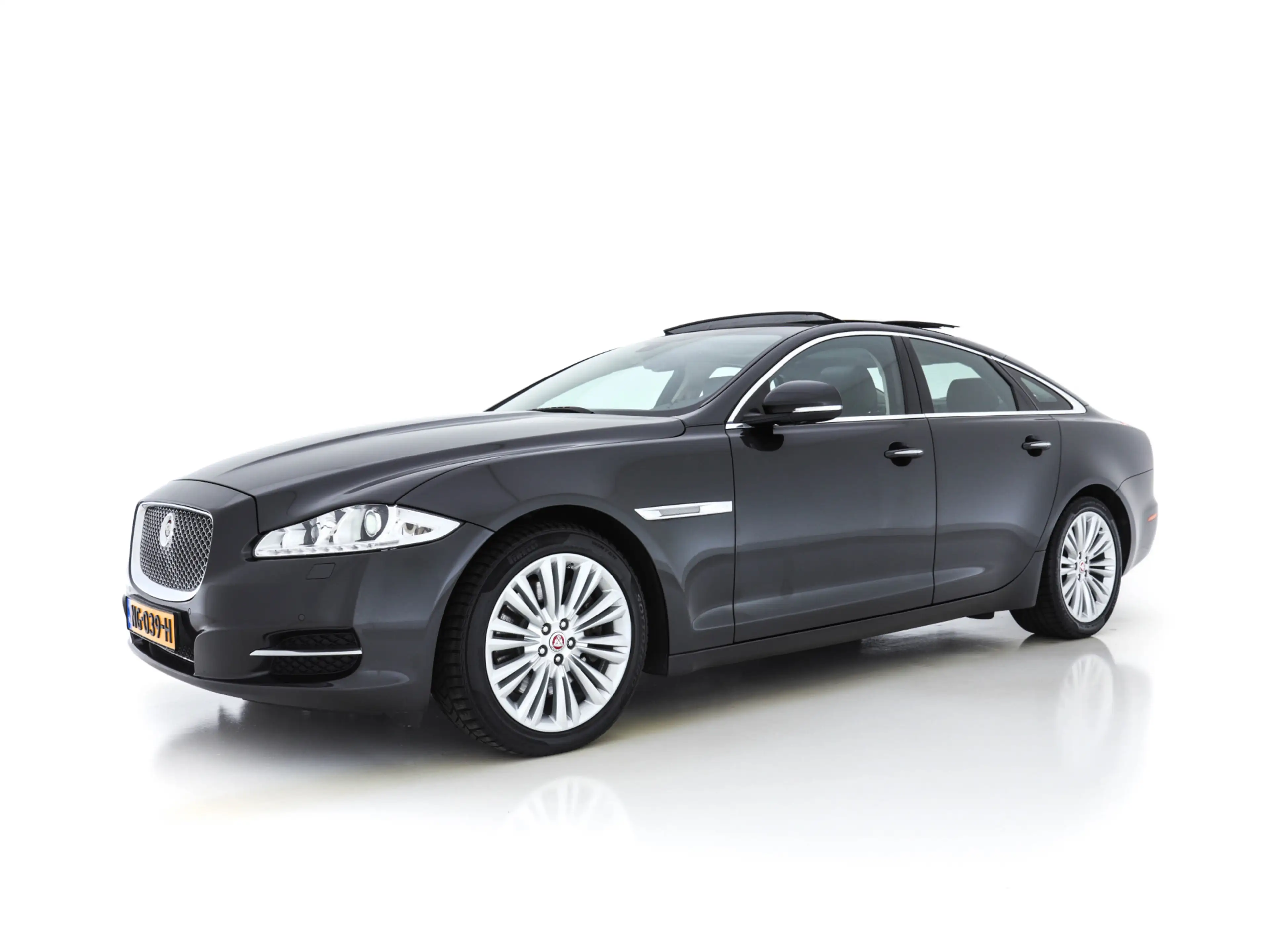 Jaguar XJ 3.0 V6D Portfolio Long (INCL-BTW) Aut. *PANO | LEA — photo 3