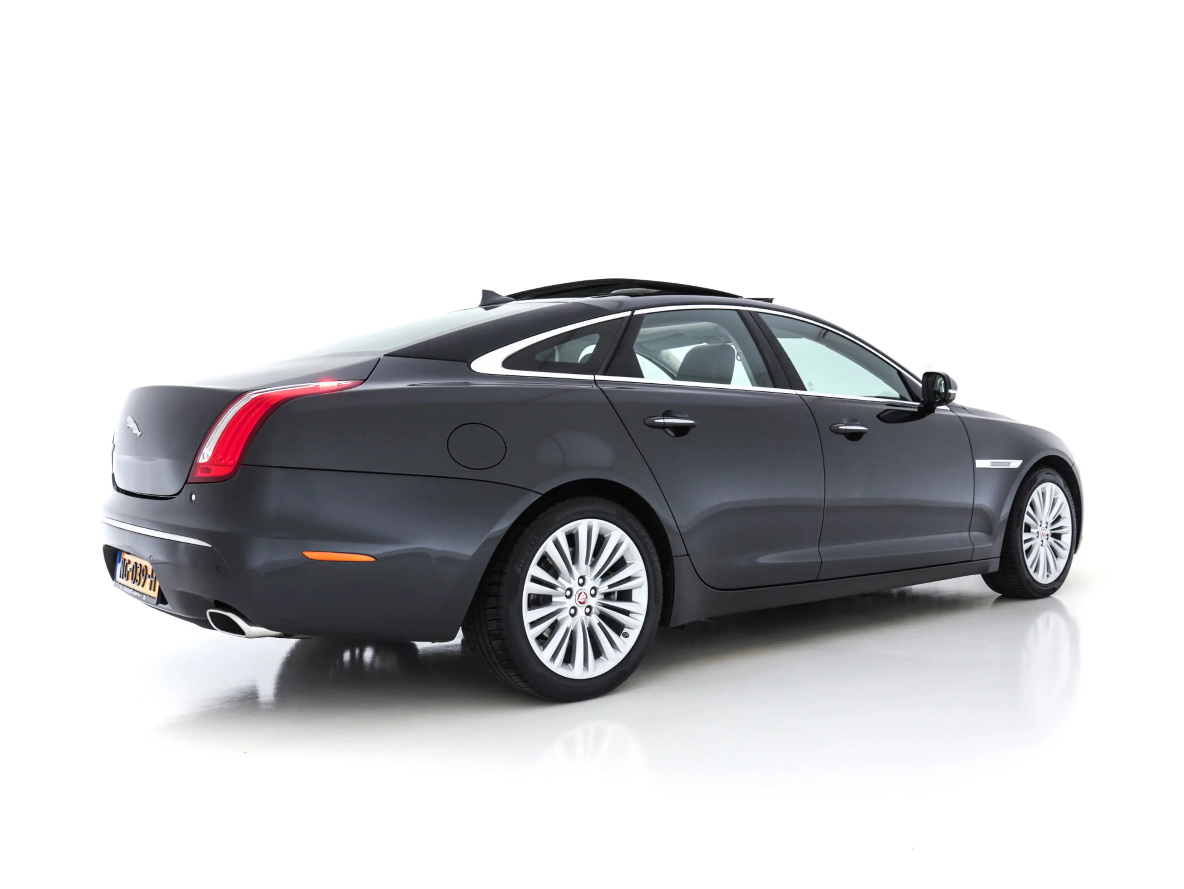 Jaguar XJ 3.0 V6D Portfolio Long (INCL-BTW) Aut. *PANO | LEA — photo 6