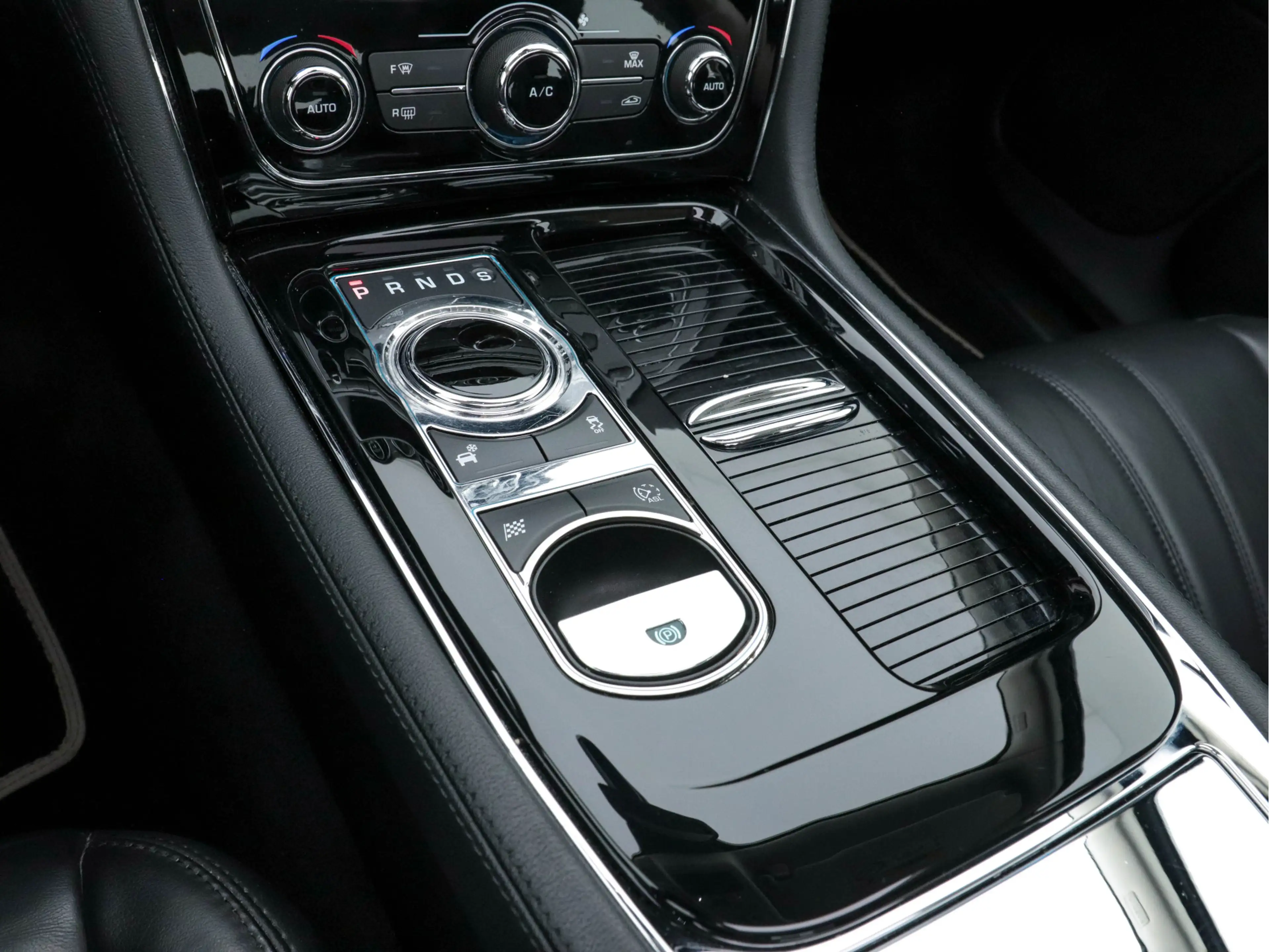Jaguar XJ 3.0 V6D Portfolio Long (INCL-BTW) Aut. *PANO | LEA — photo 13