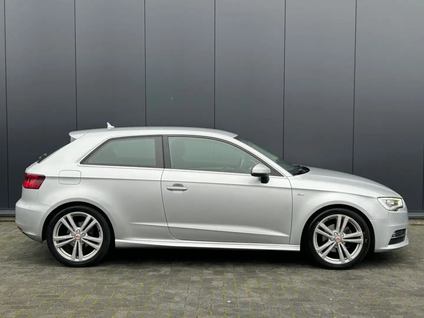Audi A3 1.6 TDI 2e eigenaar Navi+ Cruise Xenon Sportstoel Grigio - 2