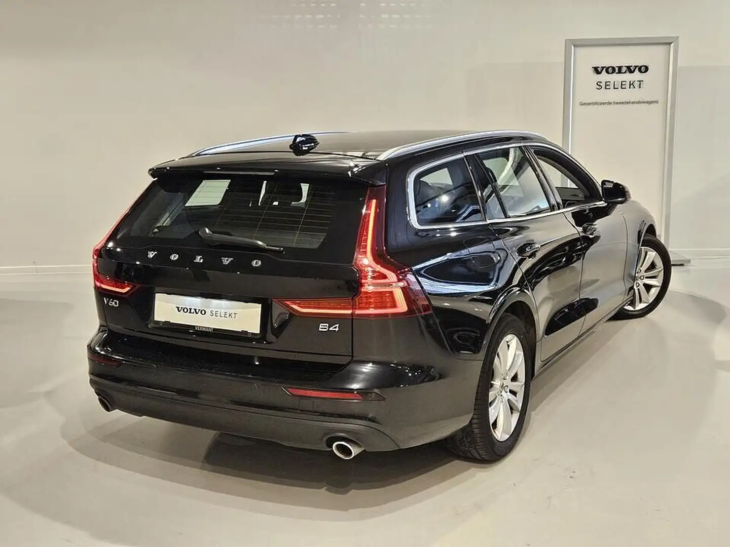 Volvo V60 II Momentum Advanced, B4 mildhybrid Noir - 2