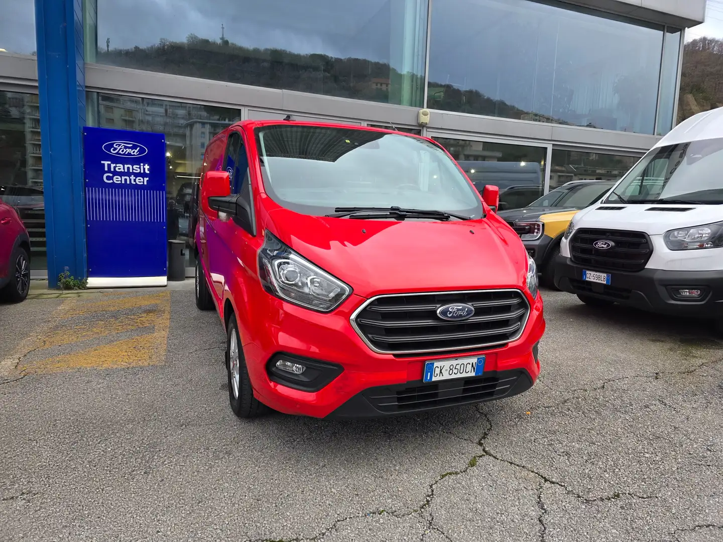 Ford Transit Custom Van Titanium 130cv td  3 posti Cambio Aut. Rouge - 2