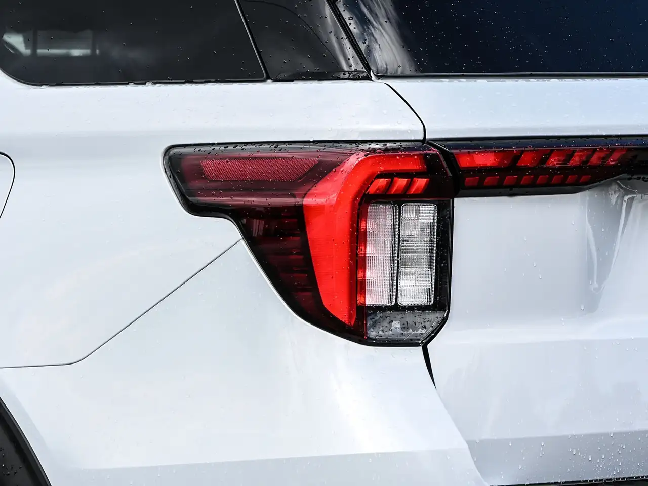 Ford Explorer photo Ford Explorer