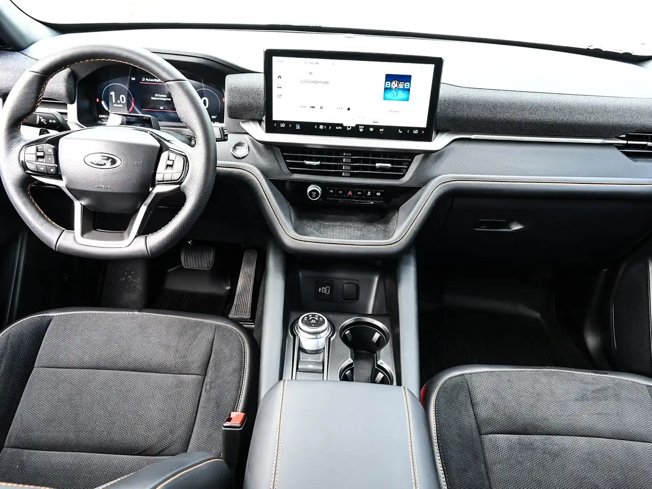 Ford Explorer photo Ford Explorer