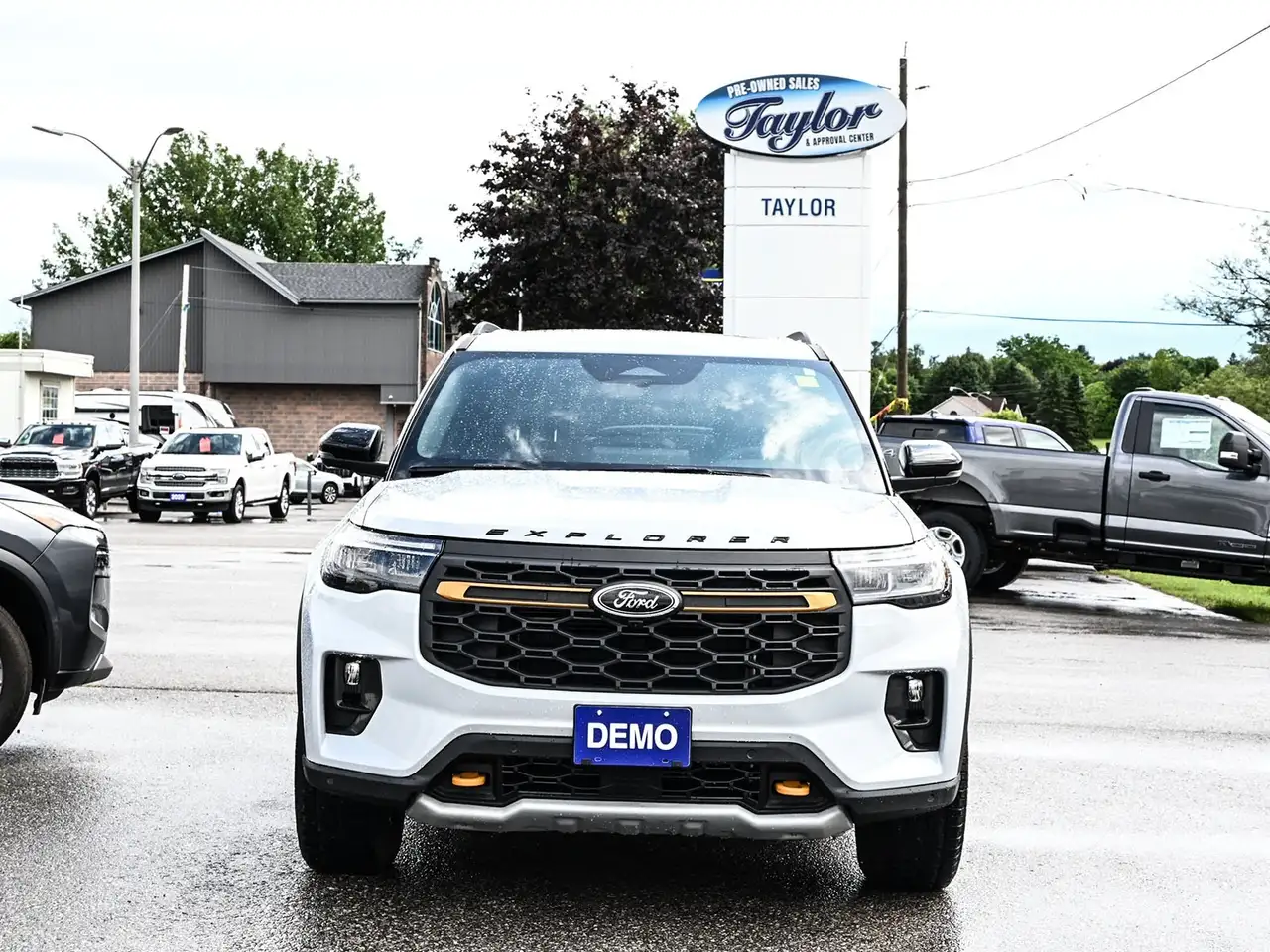 Ford Explorer photo Ford Explorer