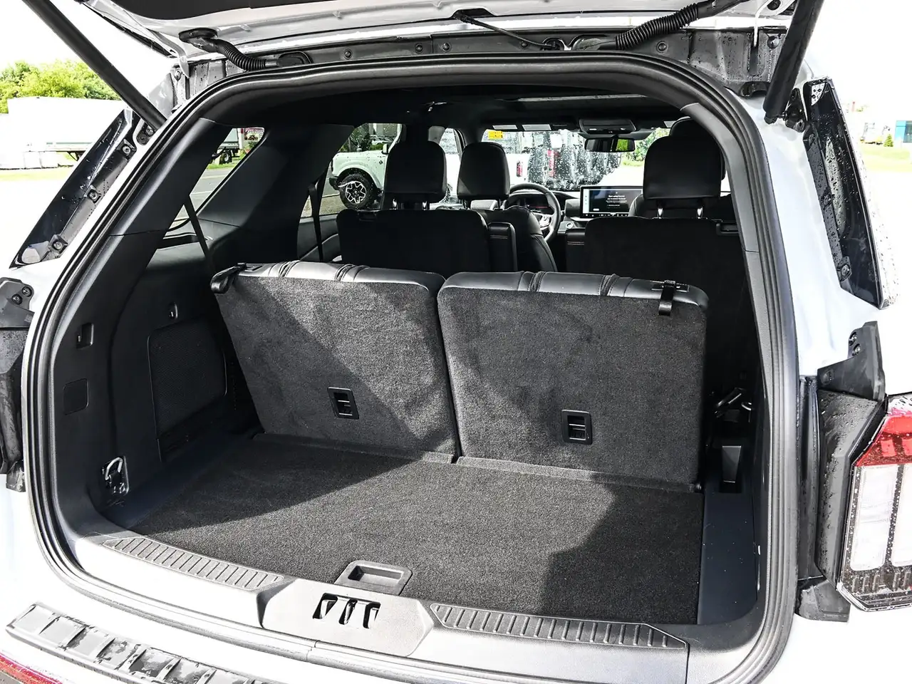 Ford Explorer photo Ford Explorer
