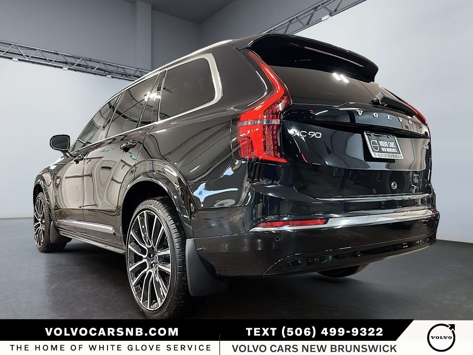 2026 Volvo XC90 B6 Plus Bright Theme alt 4