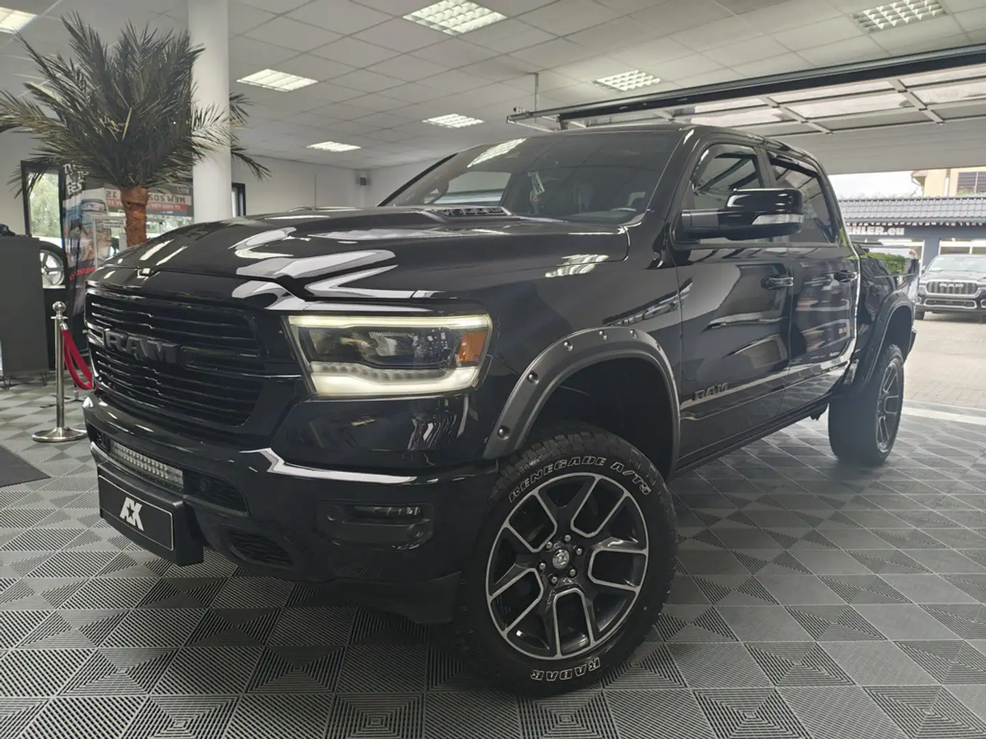 Dodge RAM 1500 5.7 Laramie Rambox, Luft, LPG, Bodylift Negru - 2