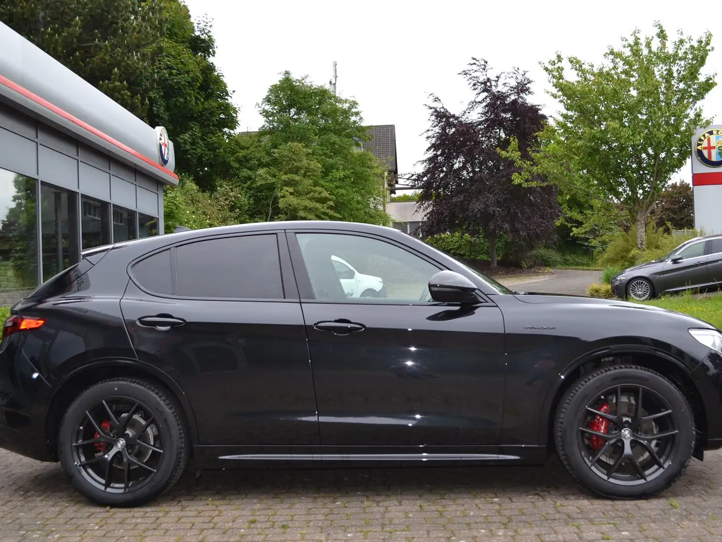 Alfa Romeo Stelvio Veloce Q4 (630) Schwarz - 2
