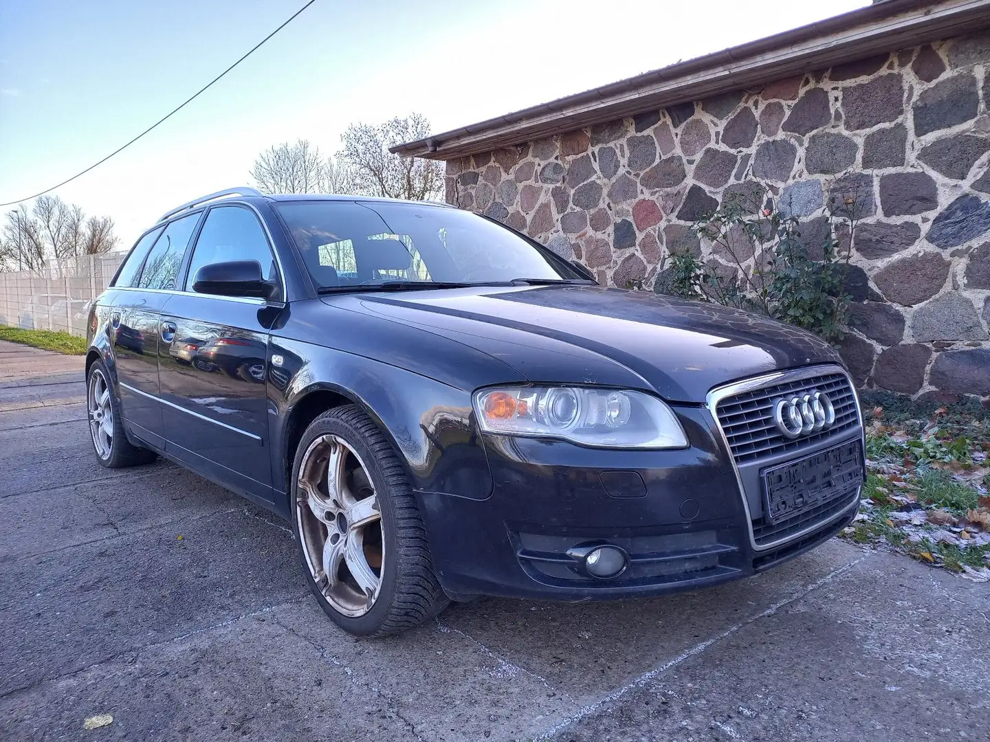 Audi A4 Avant 2.0 TDI Schwarz - 1