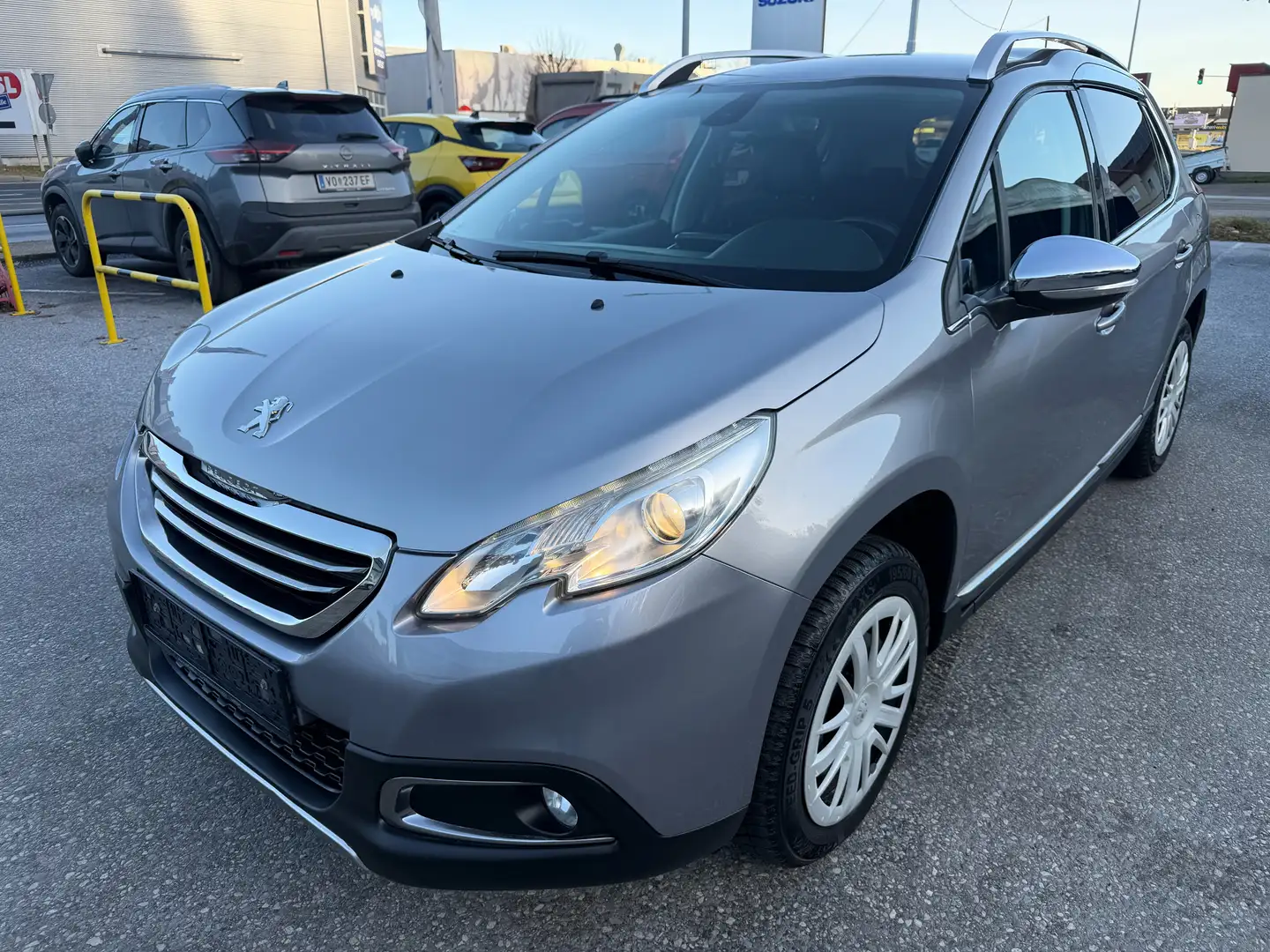 Peugeot 2008 Allure Grau - 1