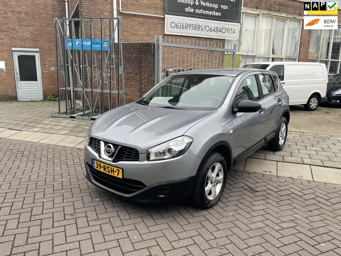 Nissan Qashqai 1.5 dCi Visia Grijs - 1