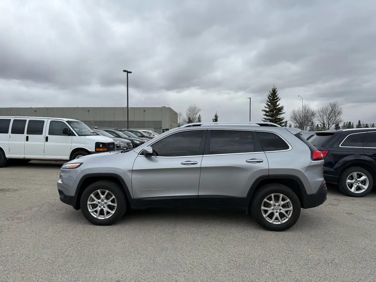 Jeep Cherokee снимка Jeep Cherokee