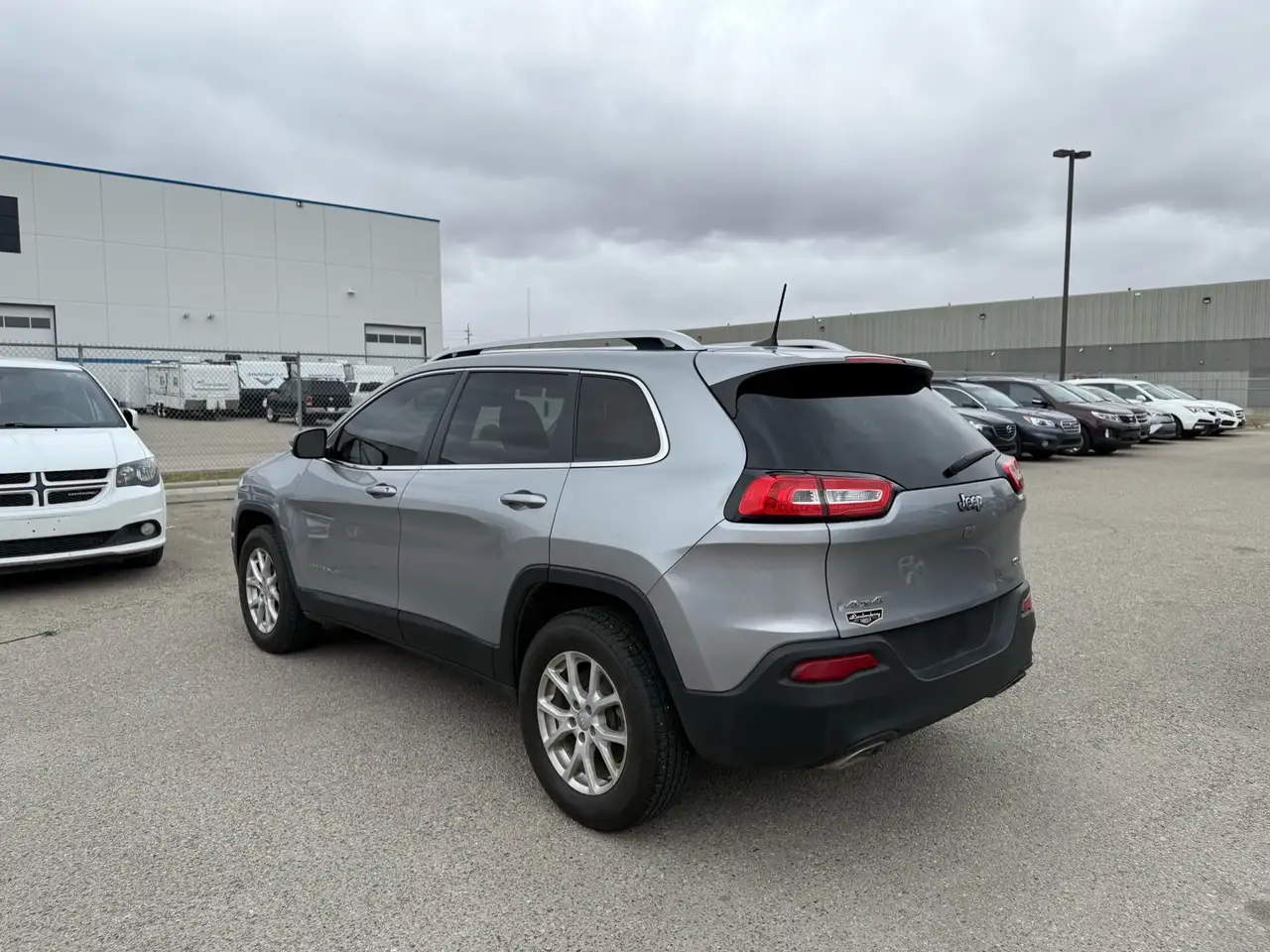Jeep Cherokee снимка Jeep Cherokee