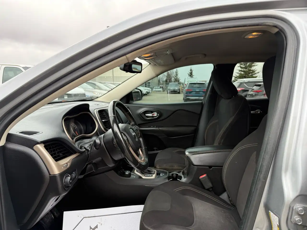 Jeep Cherokee снимка Jeep Cherokee